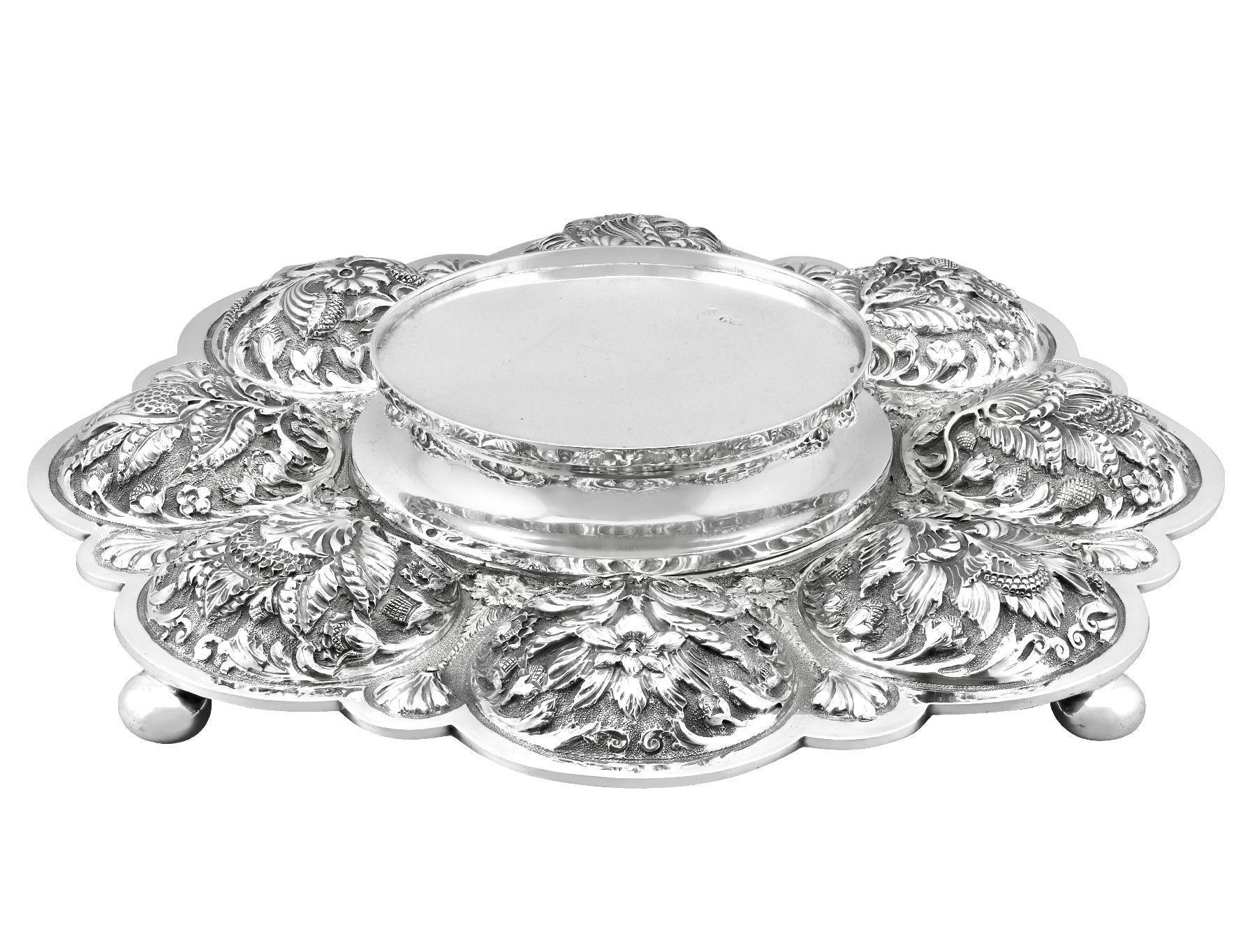 Ancienne cruche et support victorien Armada en argent sterling en vente 2