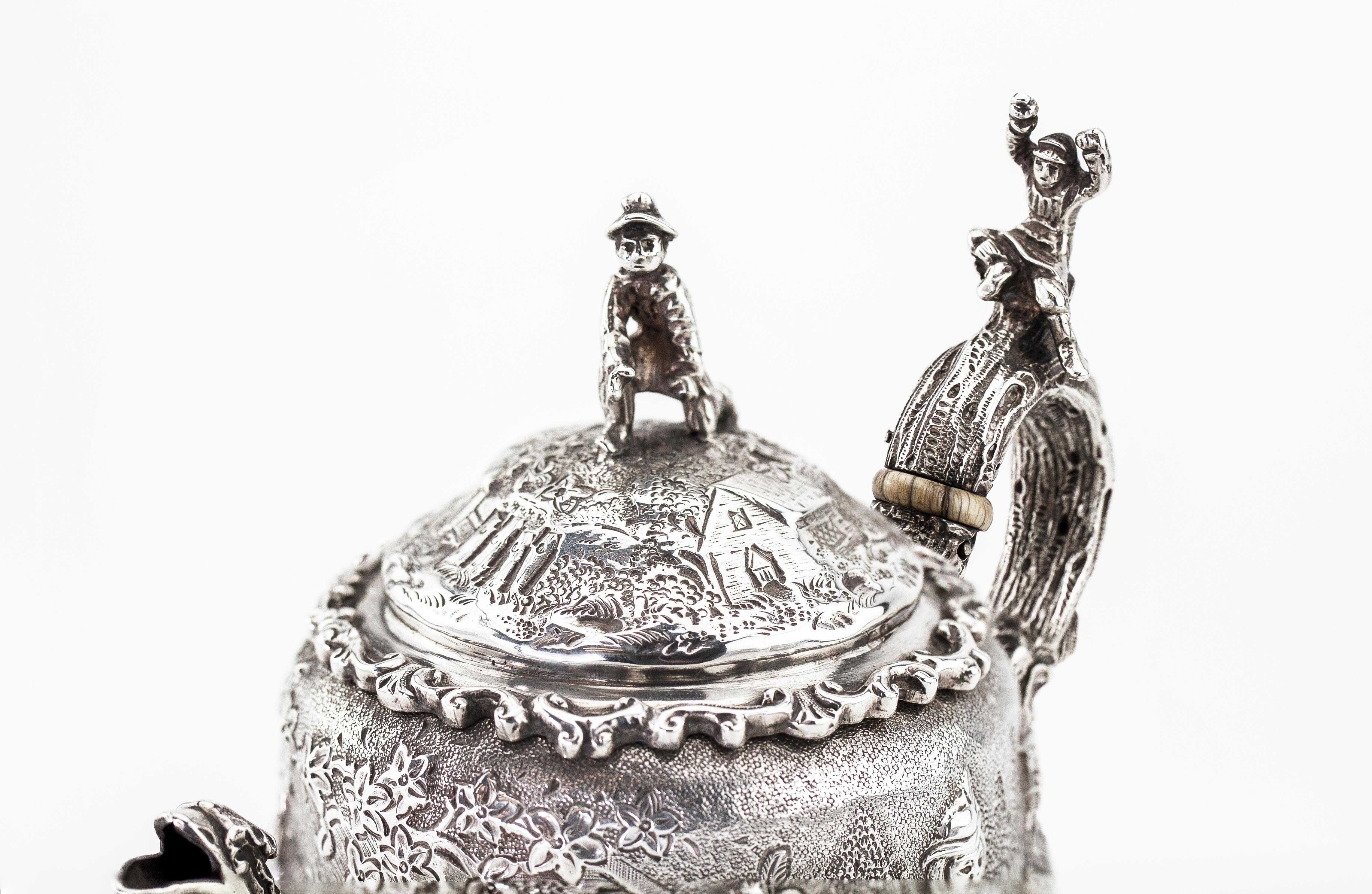 British Antique Victorian Sterling Silver Bachelor Three-Piece Tea Set, London, 1886 For Sale