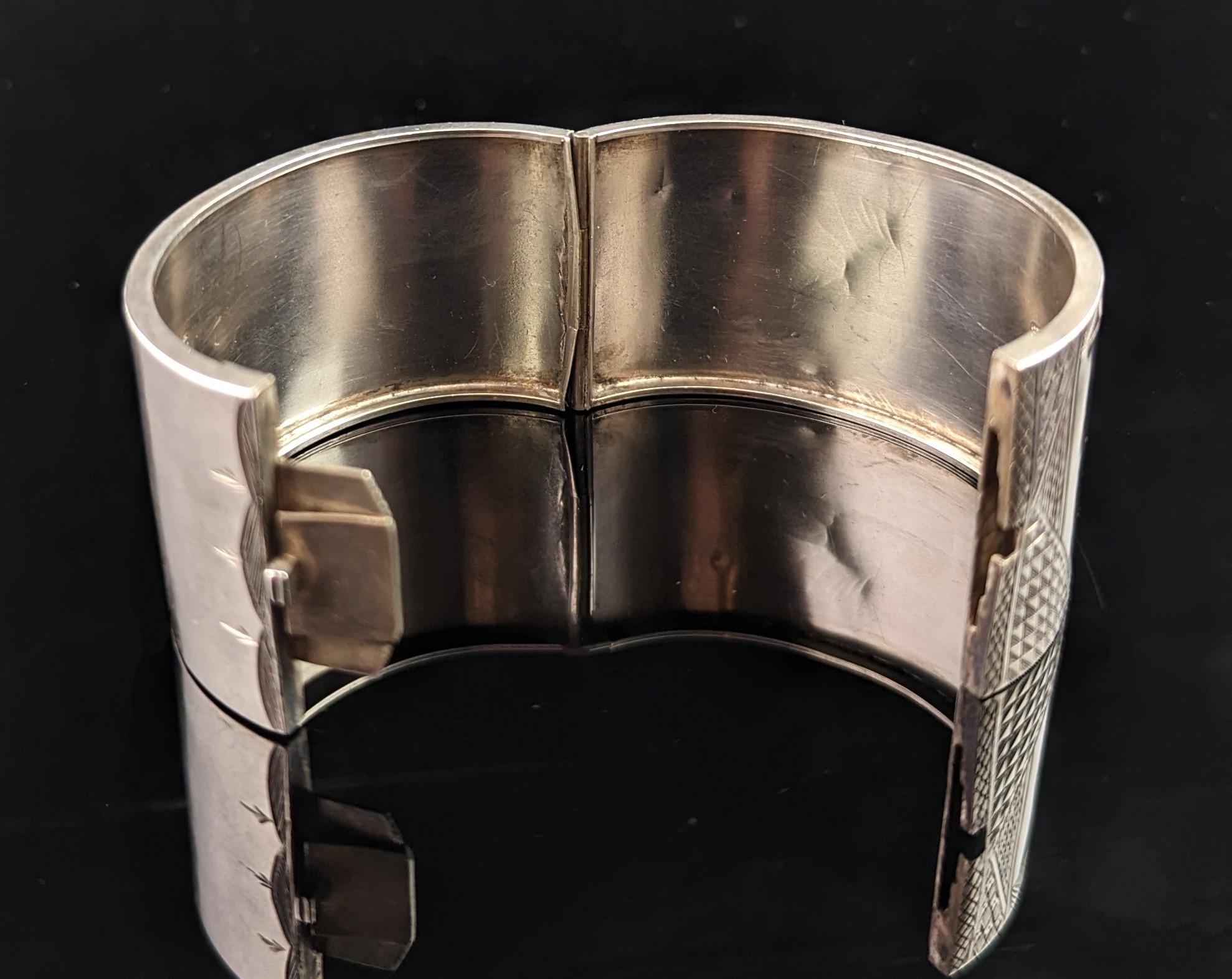Antique Victorian Sterling Silver Bangle, Chunky, Sunflower In Fair Condition For Sale In NEWARK, GB