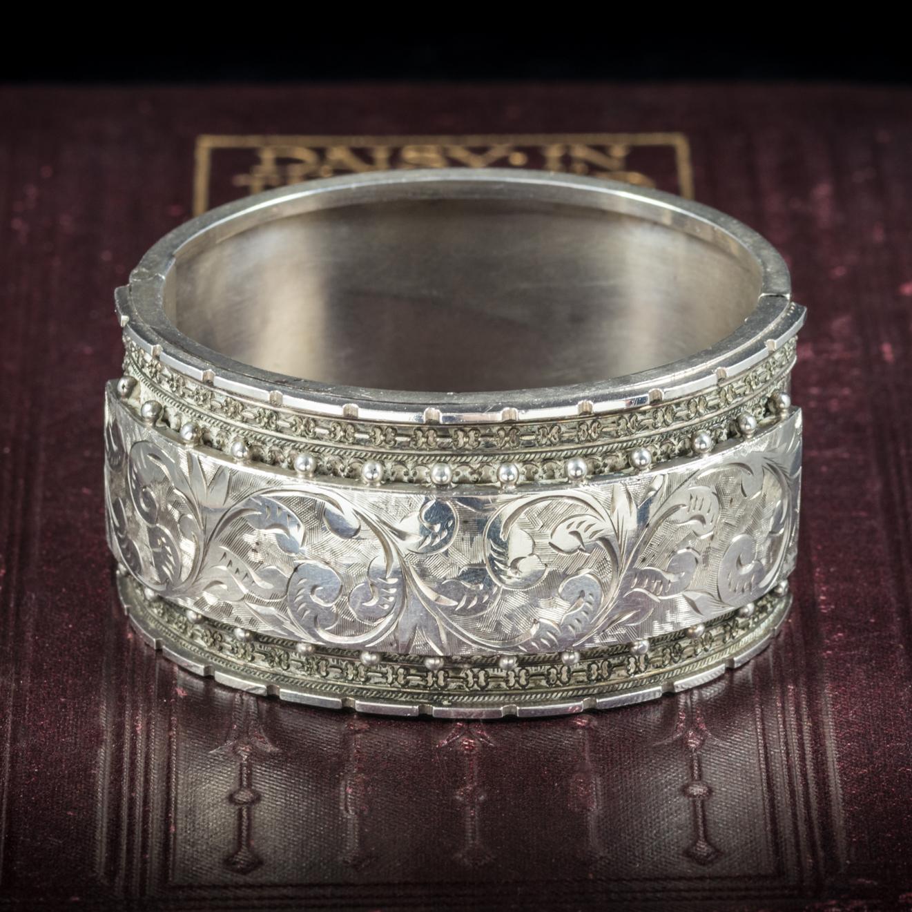 A stunning antique engraved Sterling Silver bangle from the Victorian era, Circa 1880. 

The lovely face of the bangle displays natural flowing patterns which have been artfully engraved onto the front with a detailed under gallery behind. 

The