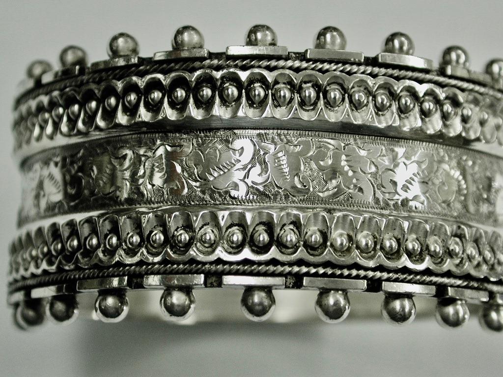 Antique Victorian Sterling Silver Bangle Dated 1882 Assayed In Birmingham For Sale 2