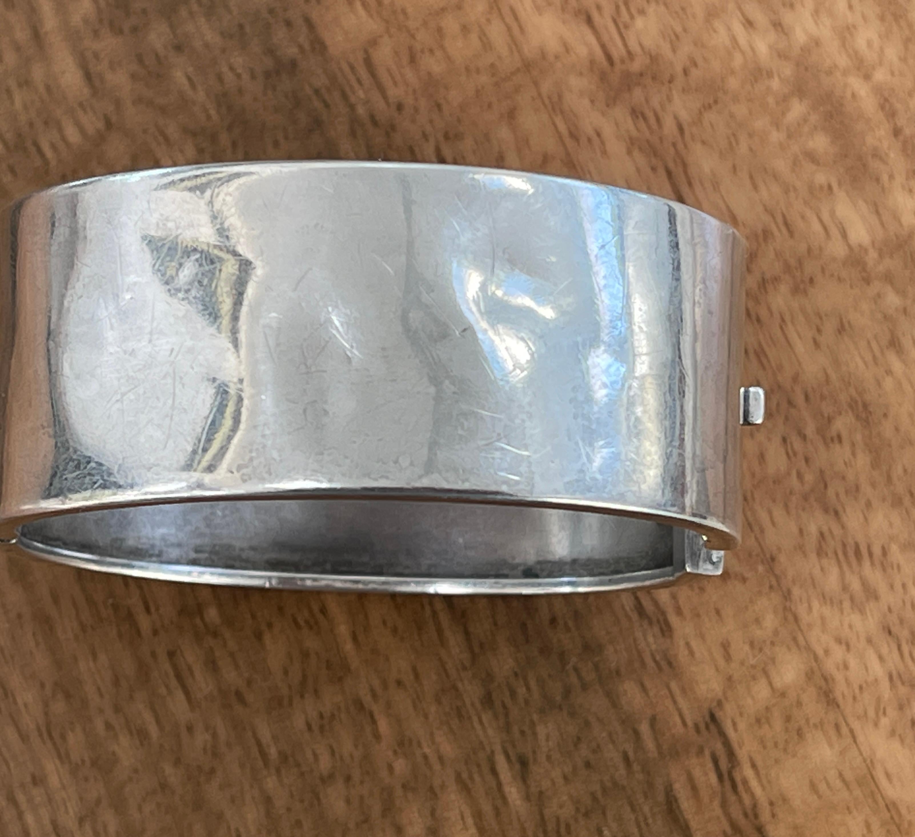 Antique Victorian Sterling Silver Bangle Hallmarked Birmingham 1884 Gold Inlay For Sale 2