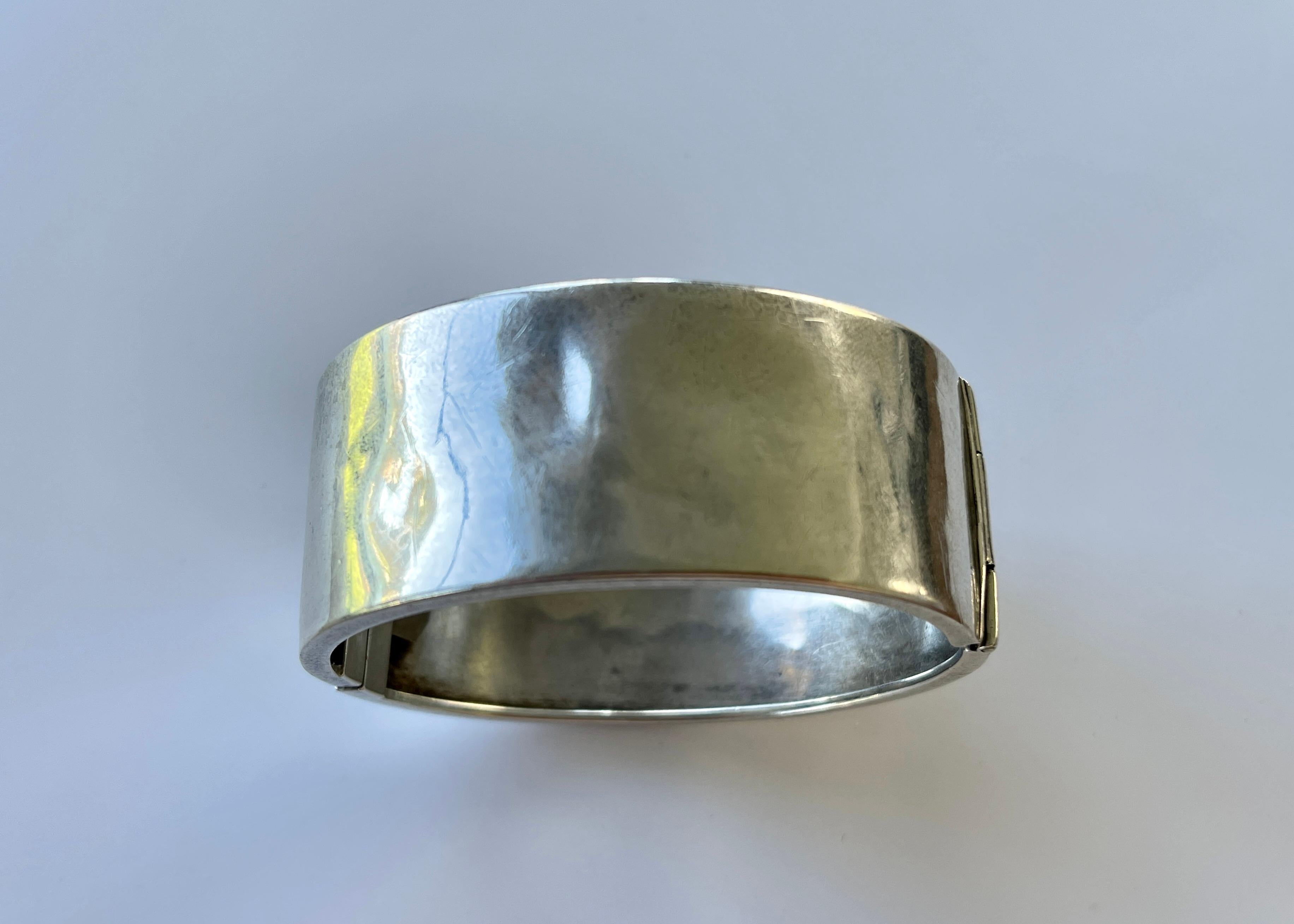 Antique Victorian Sterling Silver Bangle Hallmarked Birmingham 1884 Gold Inlay For Sale 4