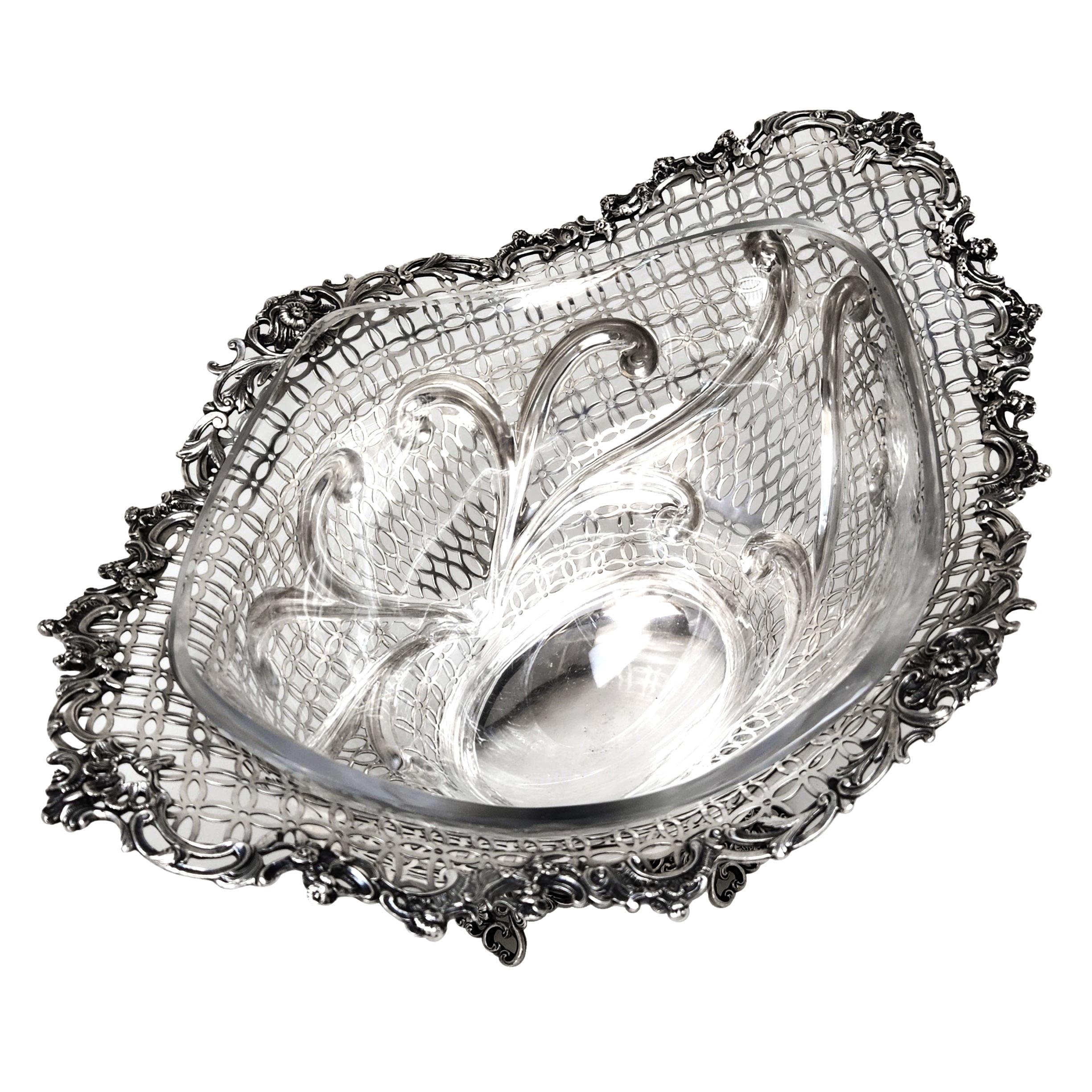 Anglais Bol panier victorien ancien en argent sterling avec revêtement en verre 1892 en vente