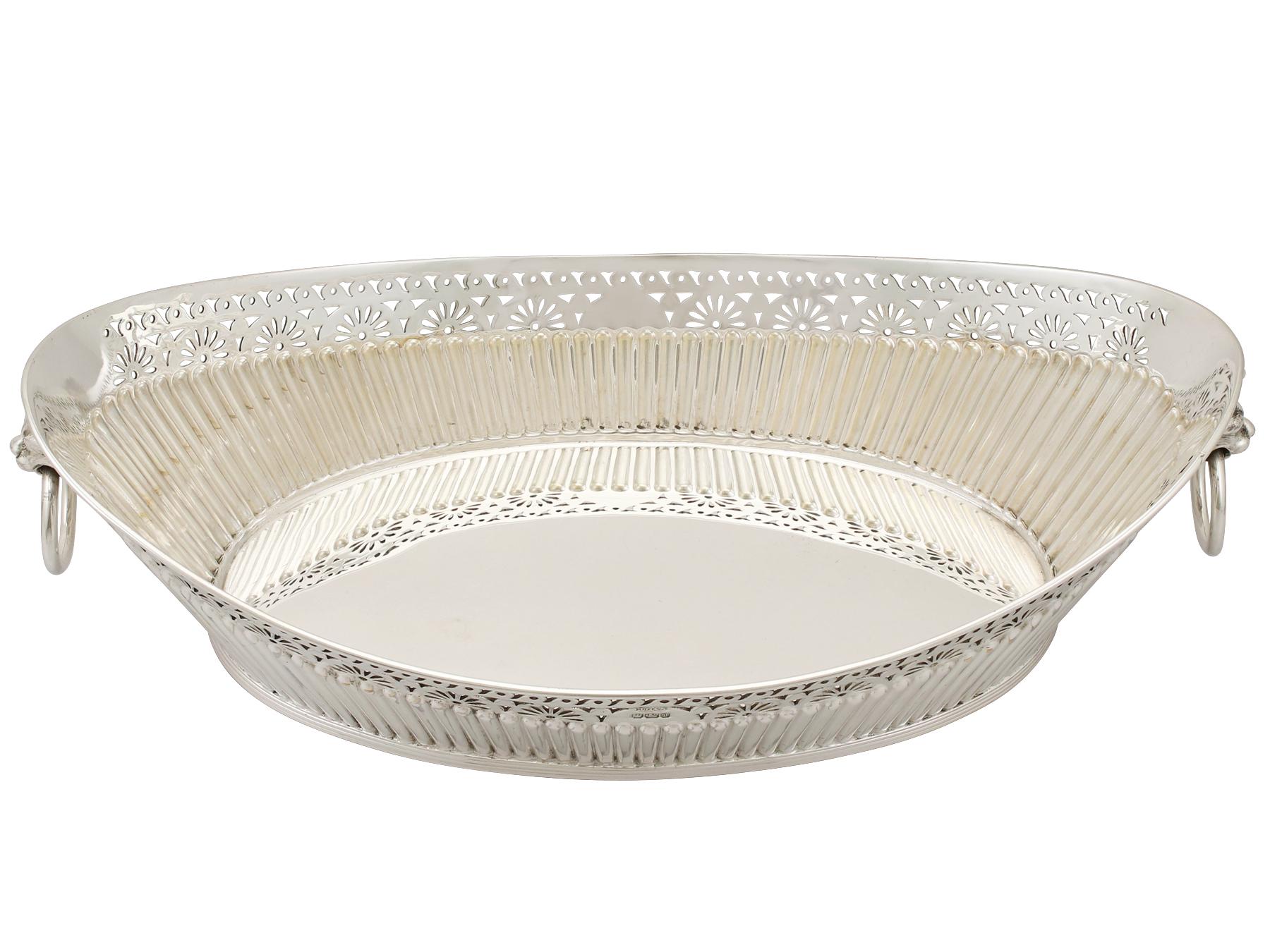 An exceptional, fine and impressive antique Victorian English sterling silver bread dish; an addition to our dining silverware collection.

This exceptional antique Victorian sterling silver bread dish has a plain oval swept form to a collet style