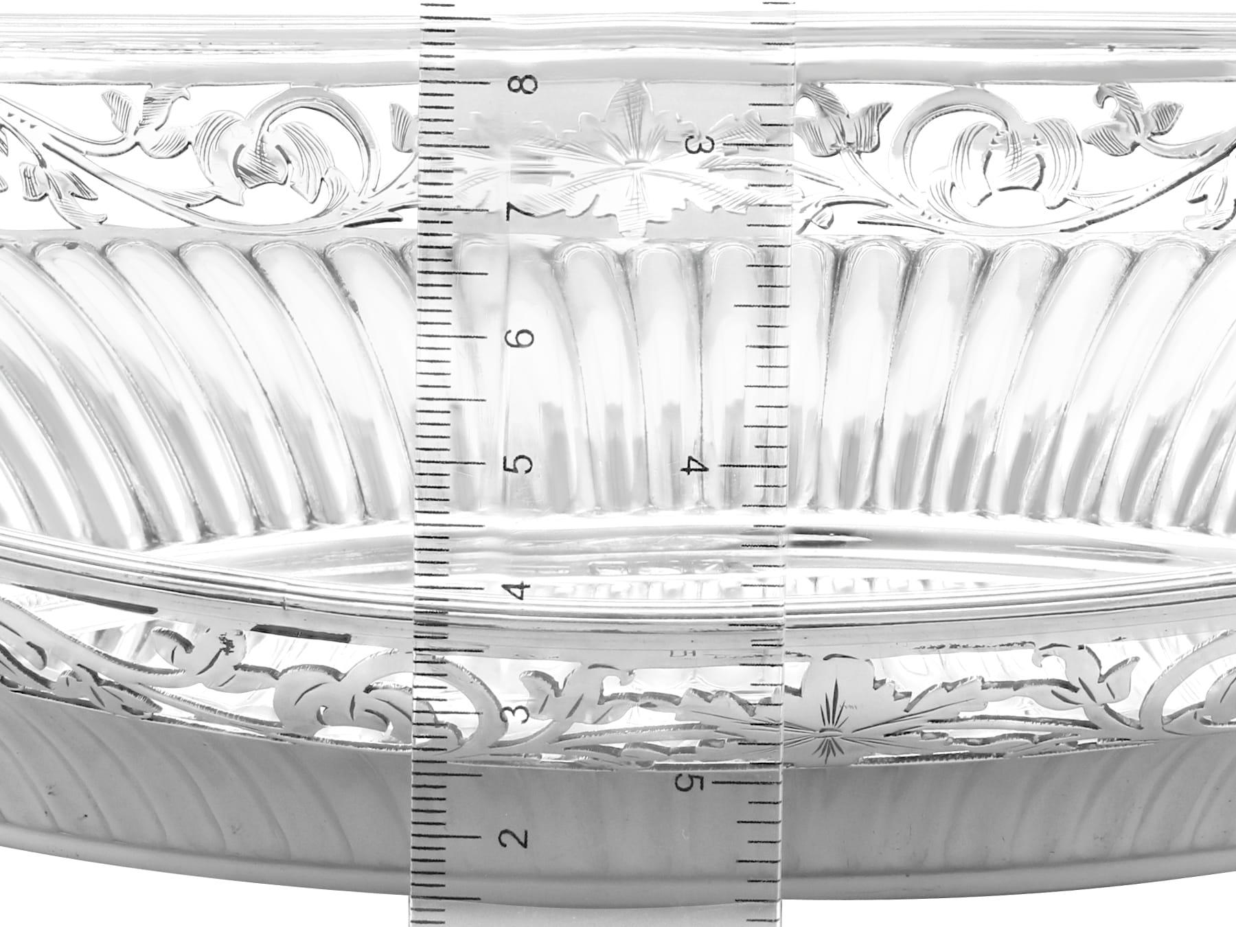 Argento Antico piatto da pane vittoriano in argento Sterling in vendita