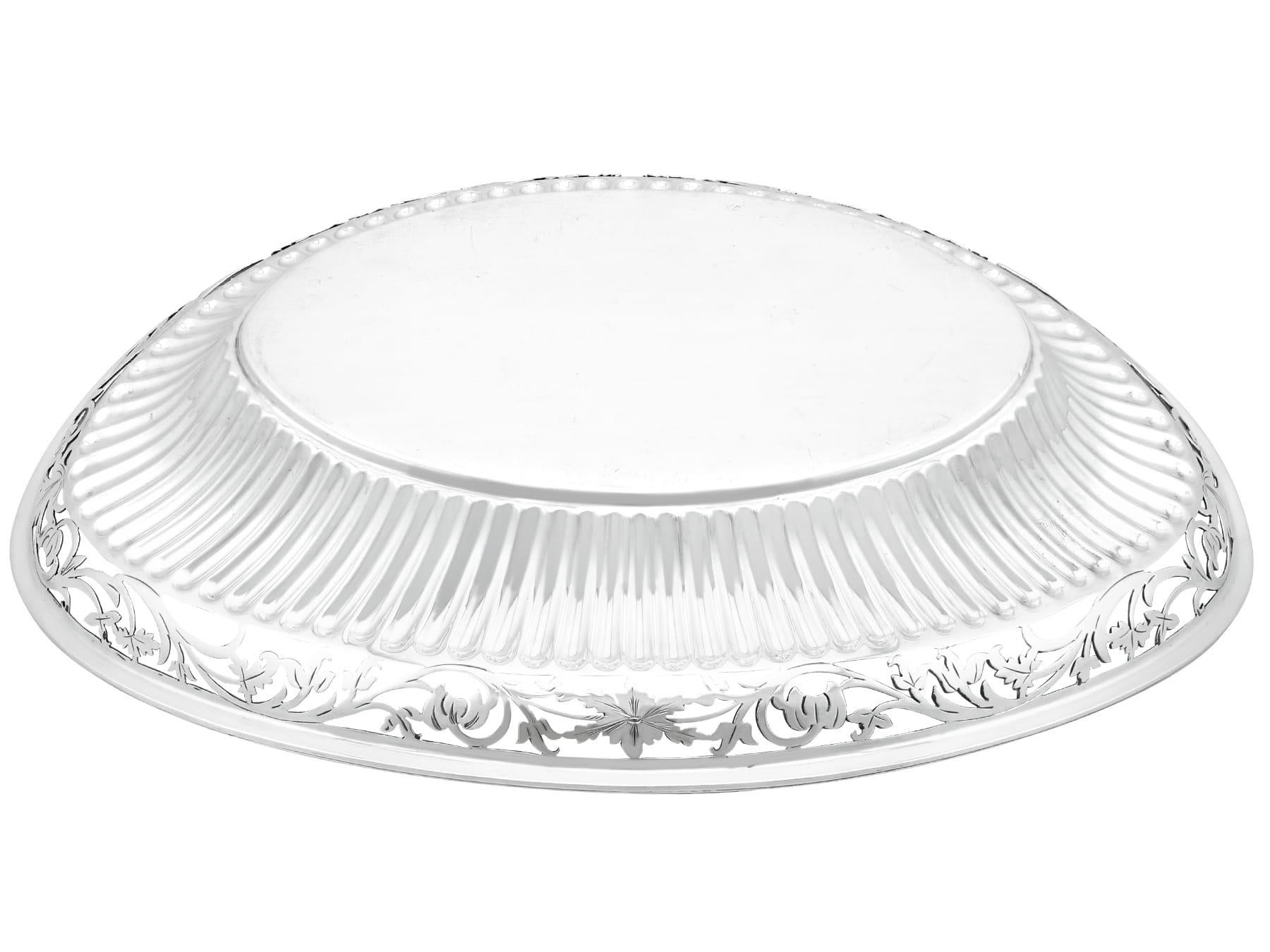 Antique Victorian Sterling Silver Bread Dish For Sale 4