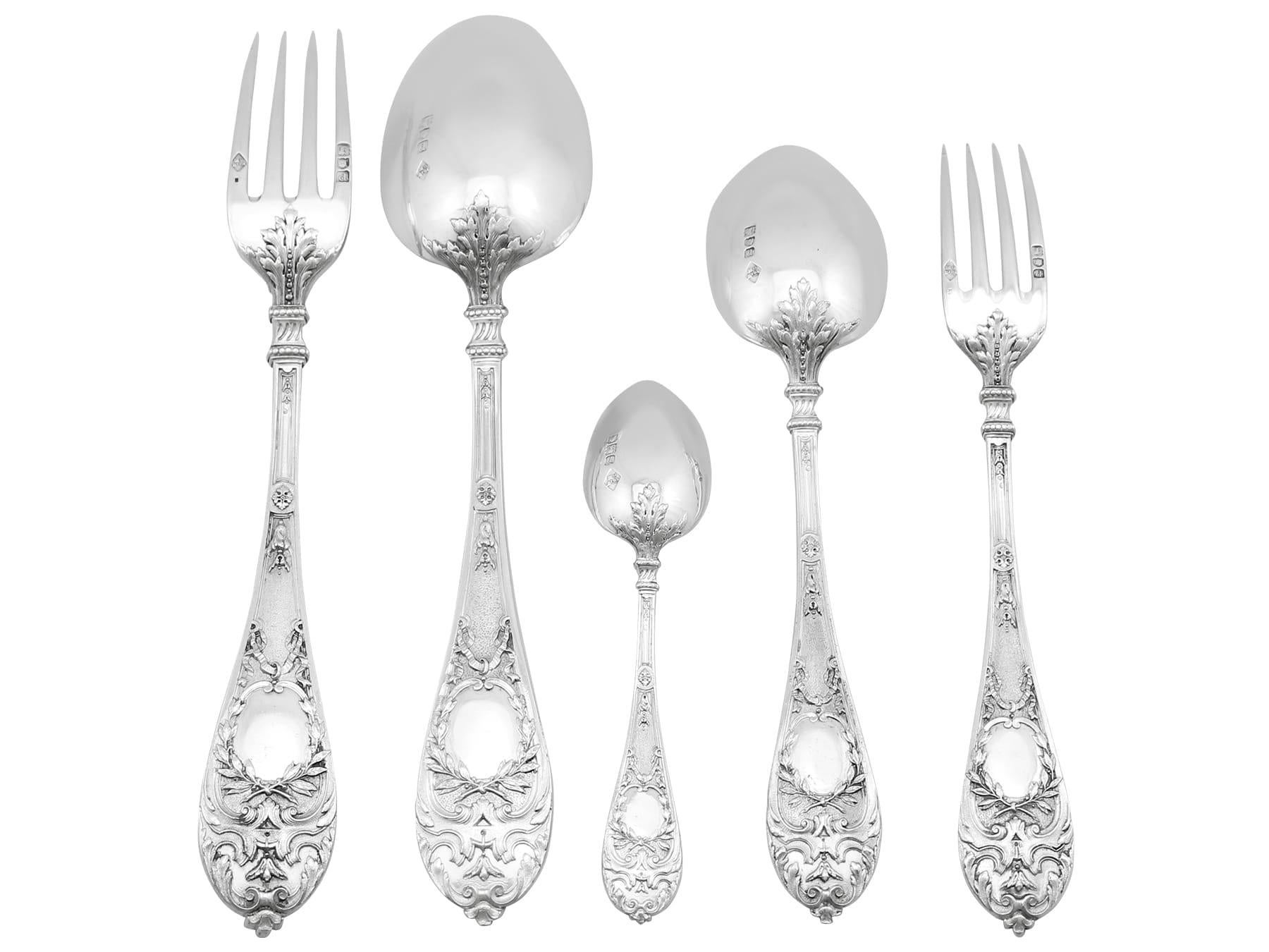 Doré Ancienne cantine victorienne en argent sterling avec couverts pour douze personnes en vente