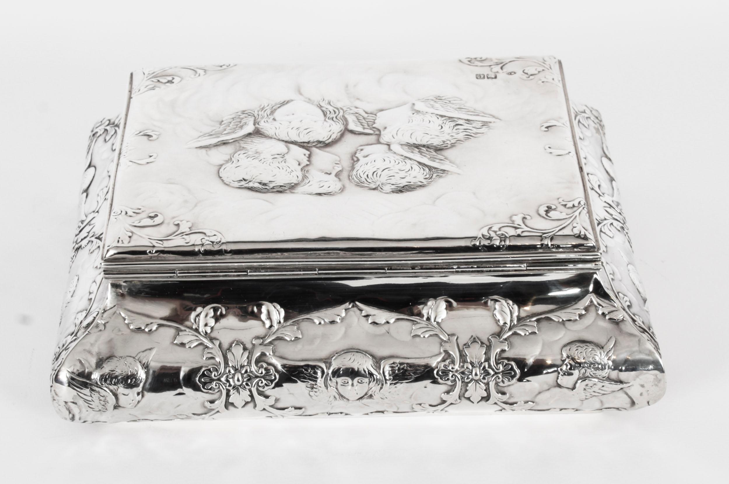 Antique Victorian Sterling Silver Casket by William Comyns & Sons 1898 For Sale 5