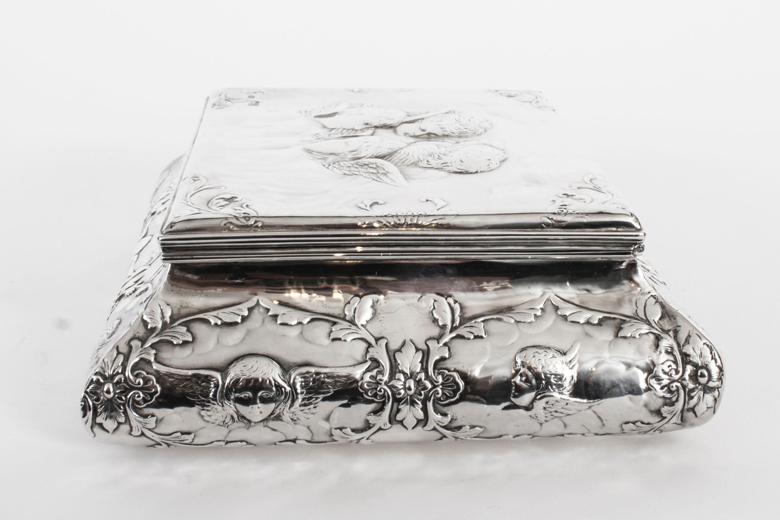 Antiguo cofre victoriano de plata de ley de William Comyns & Sons 1898 en venta 8