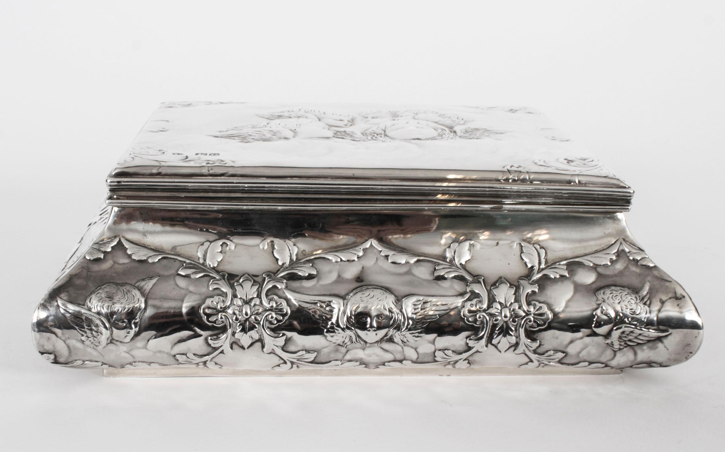 Antique Victorian Sterling Silver Casket by William Comyns & Sons 1898 For Sale 11