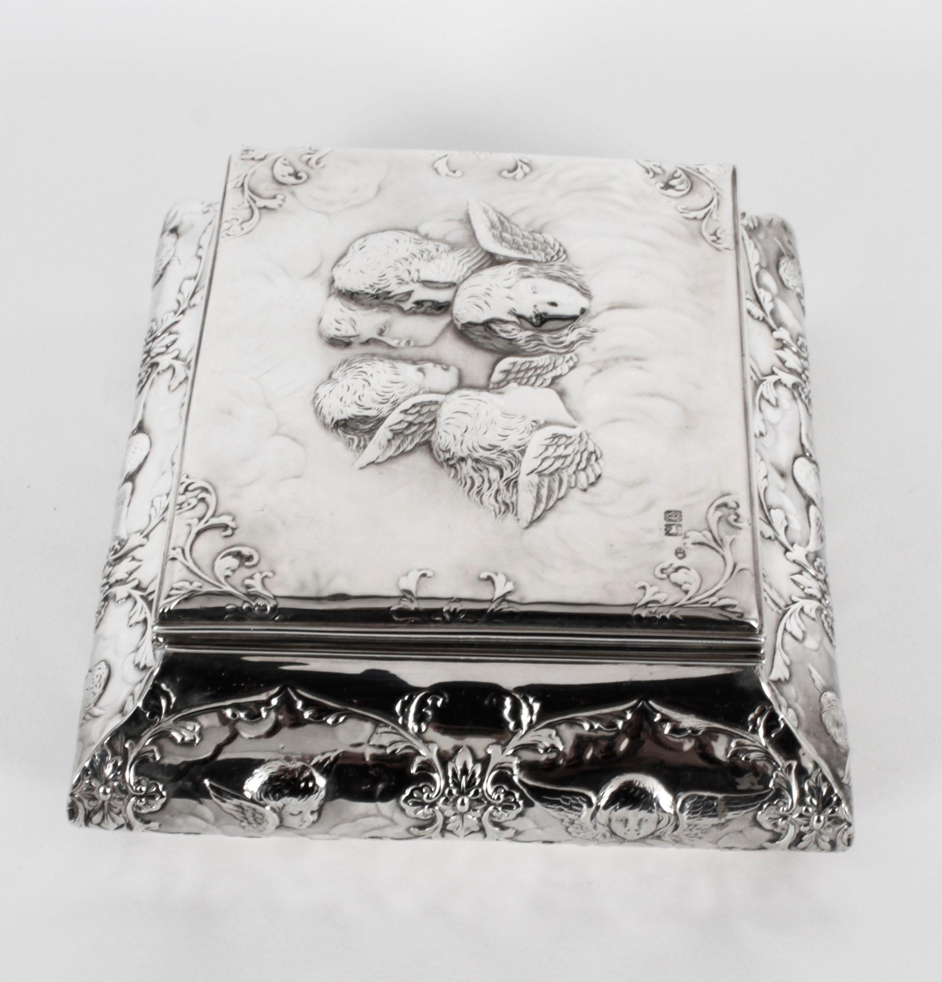 Coffret victorien ancien en argent sterling de William Comyns & Sons 1898 en vente 1