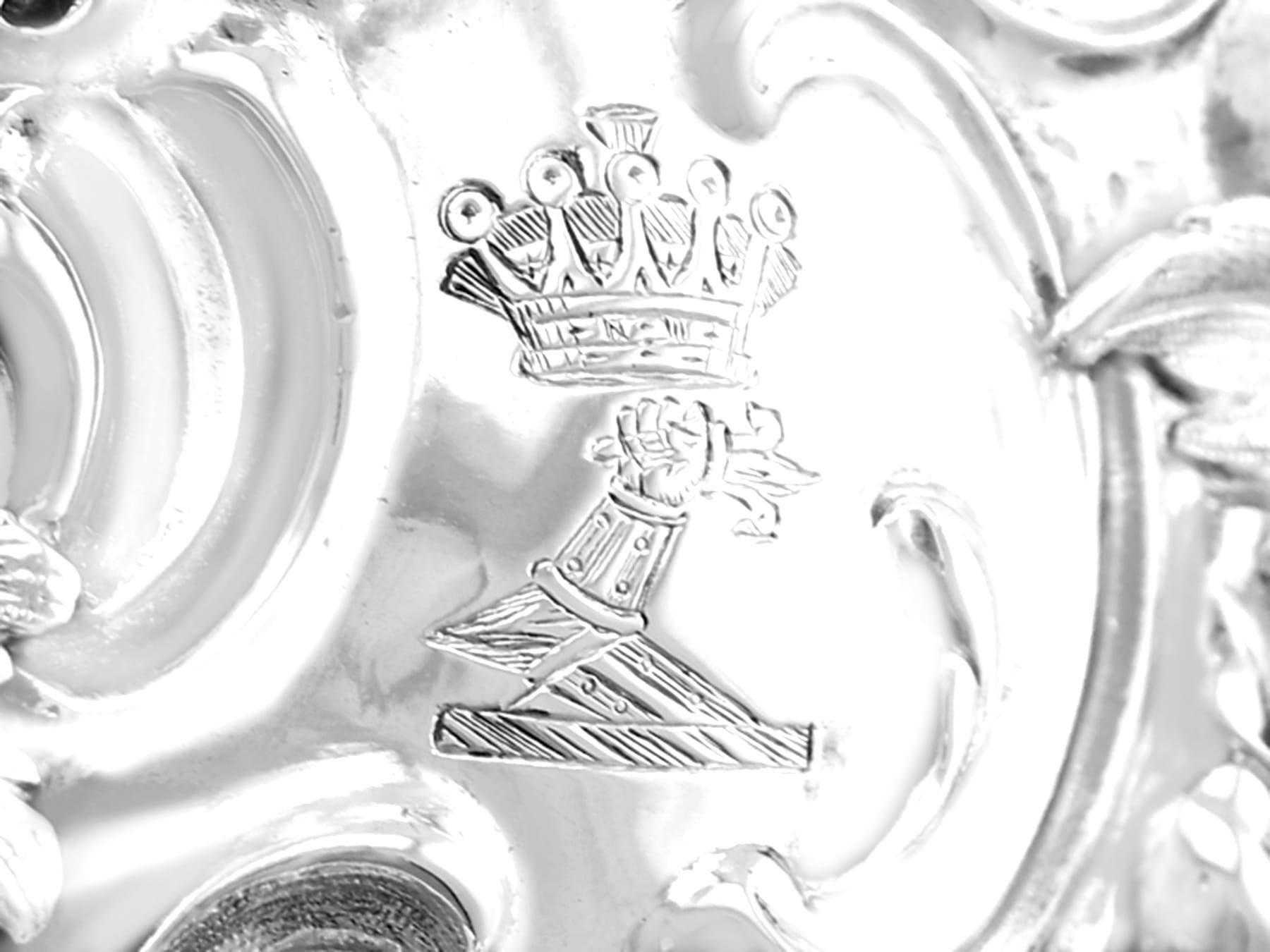 Chariot victorien ancien à double sous-verre en argent sterling, 1839 en vente 1