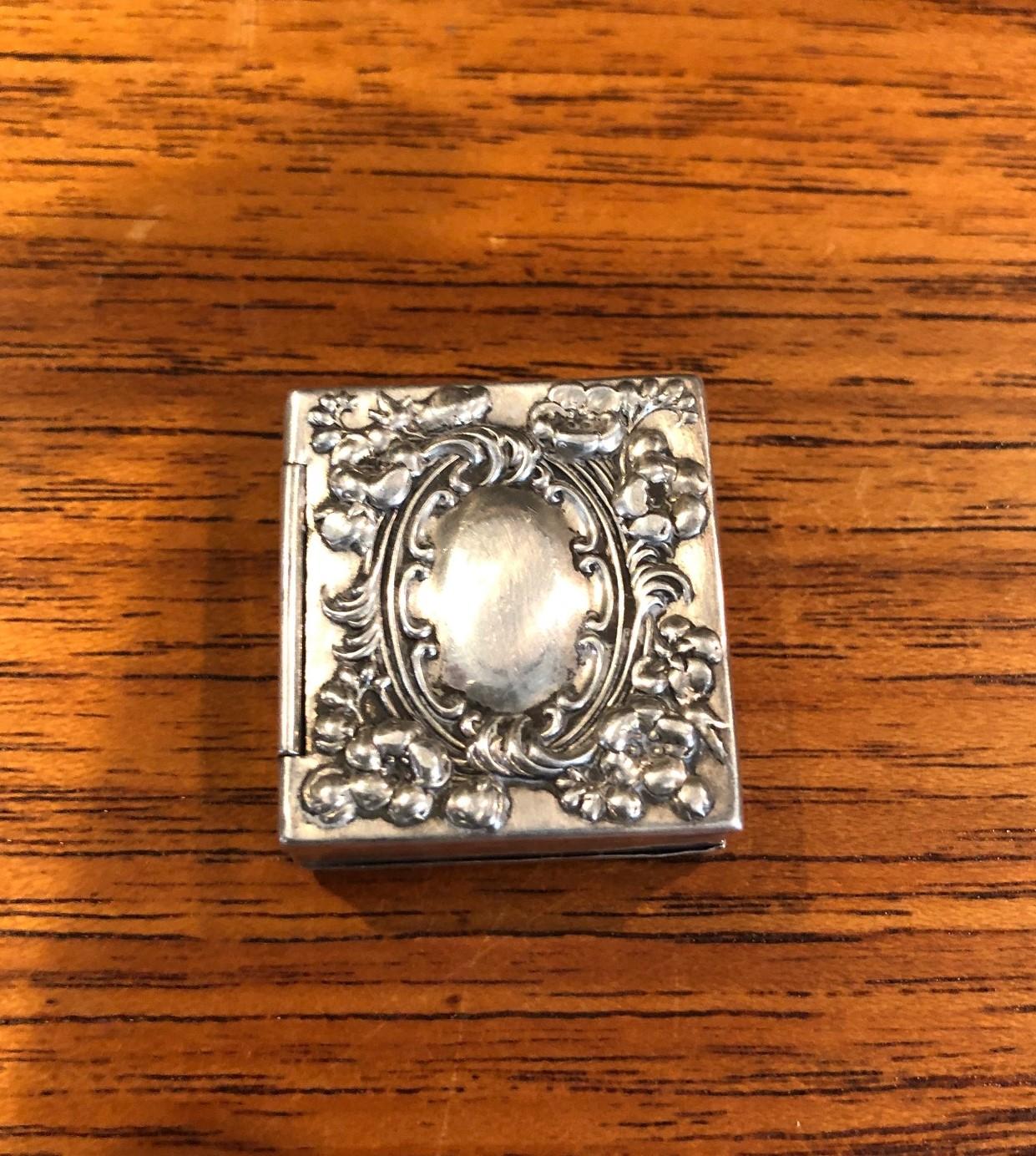 Antique Victorian Sterling Silver Double Sided Stamp Box by Whiting Mfg. In Good Condition For Sale In San Diego, CA