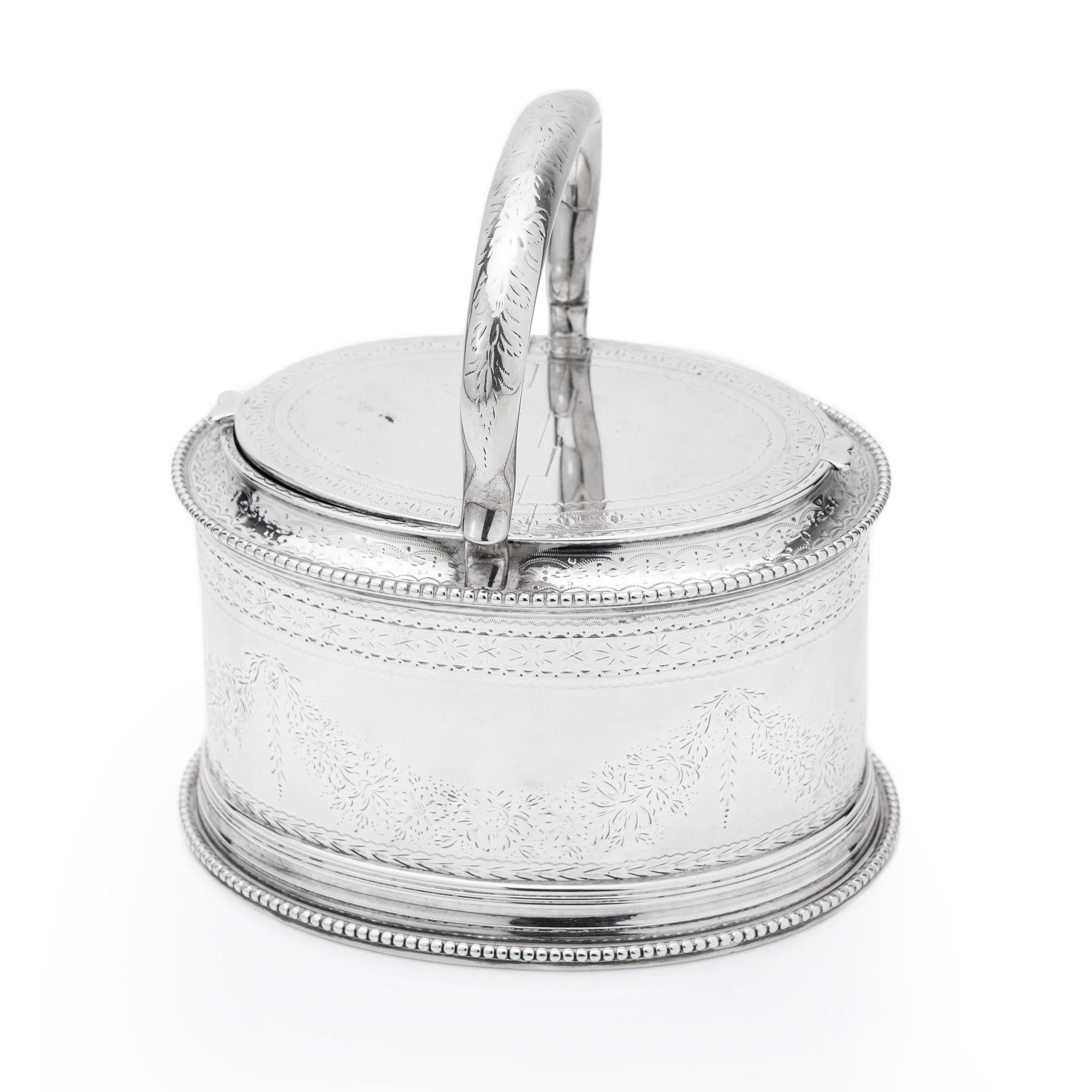 Antique Victorian sterling silver double tea caddy.  In Good Condition For Sale In Braintree, GB