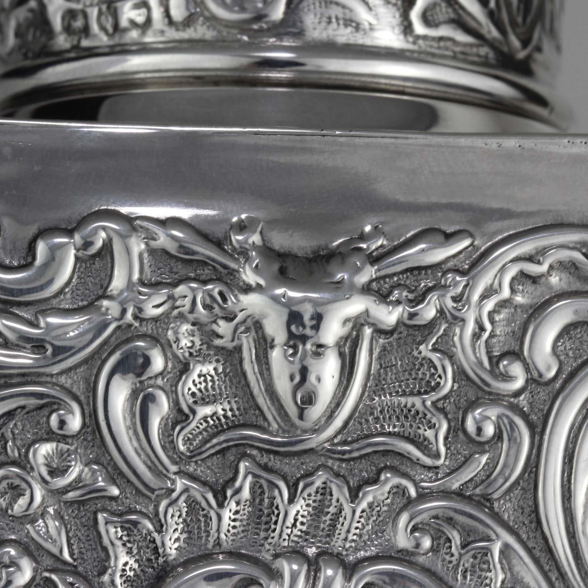Antike viktorianische Teedose aus geprägtem Sterlingsilber im Angebot 5