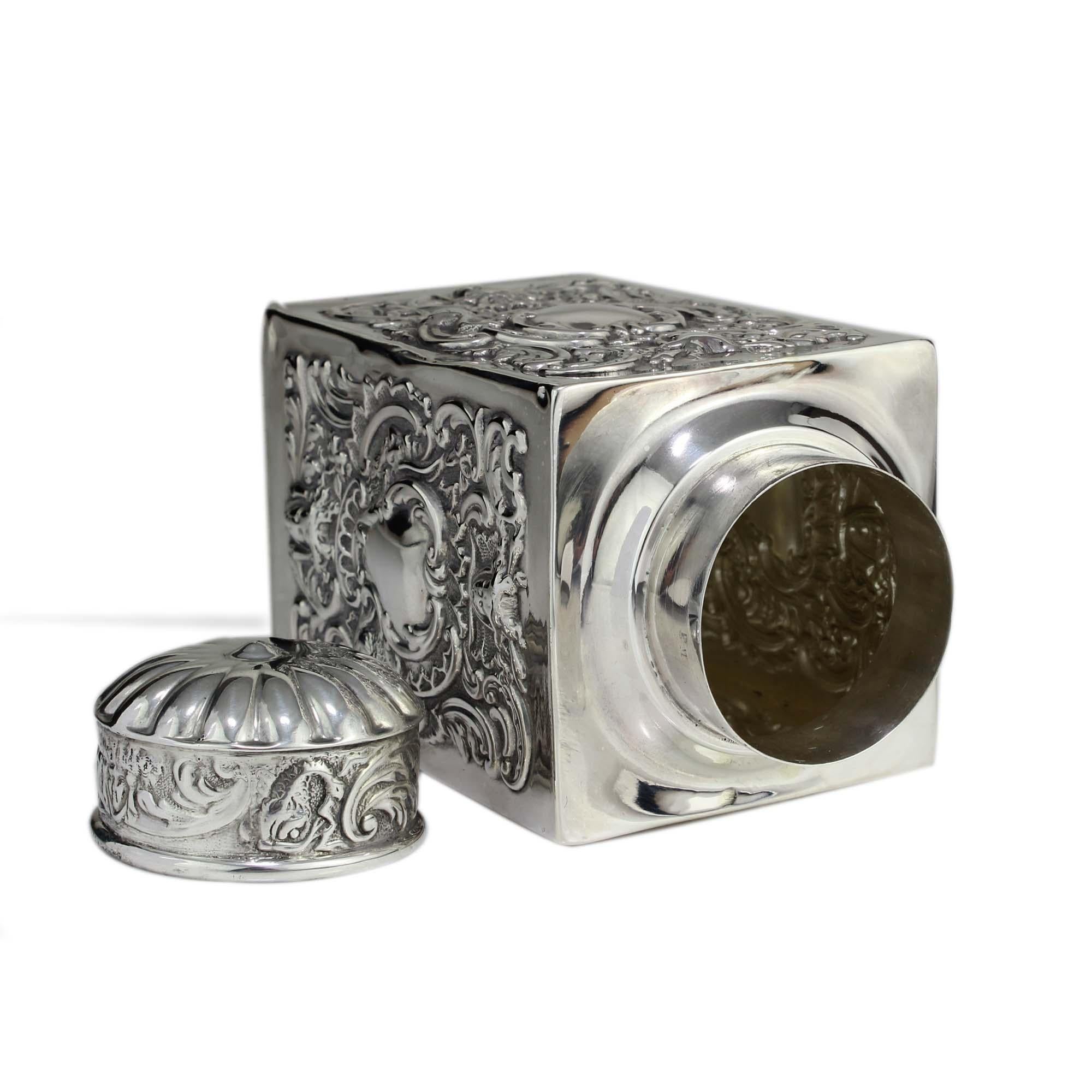Antique Victorian Sterling Silver Embossed Tea Caddy In Good Condition For Sale In Braintree, GB