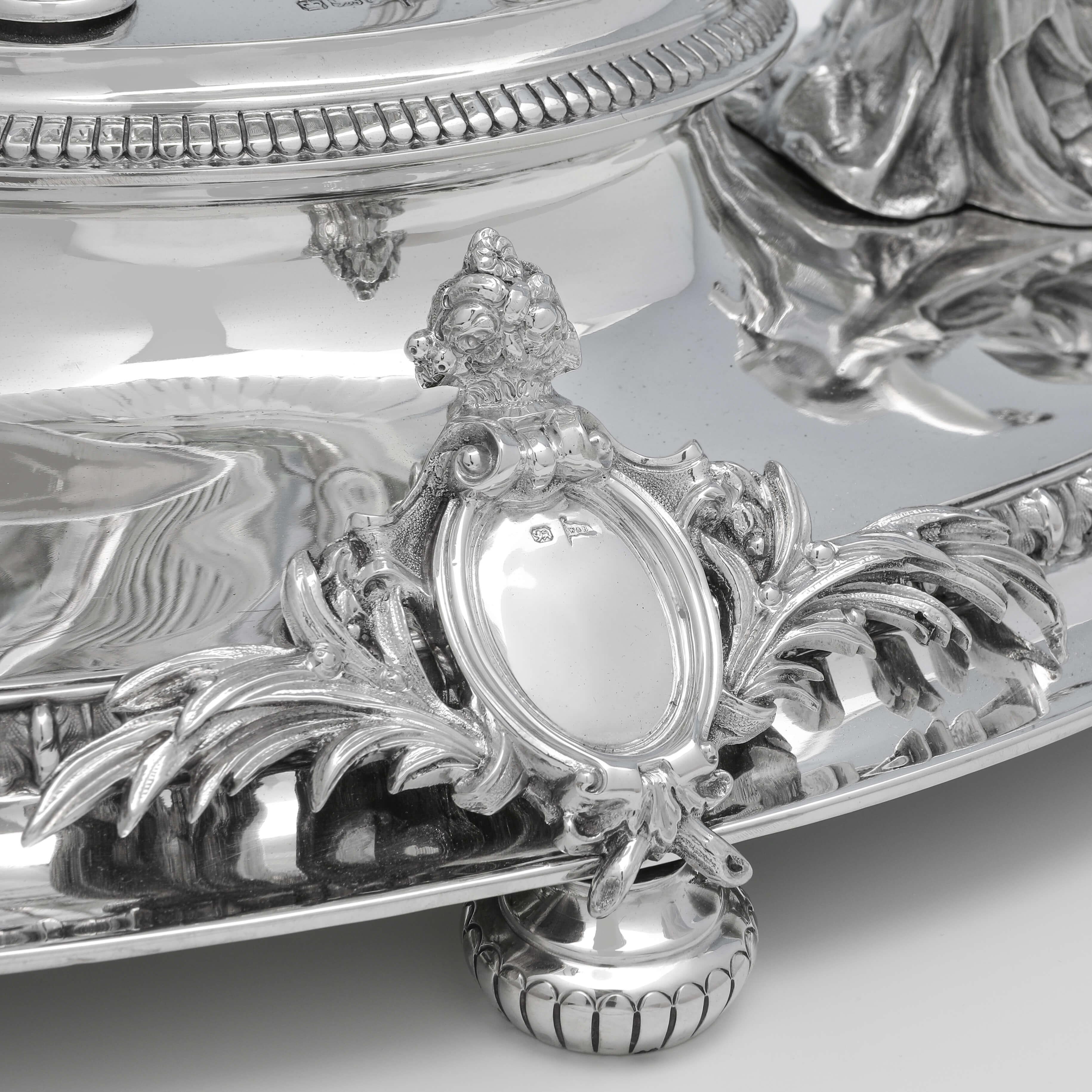 Antique Victorian Sterling Silver Figural Neoclassical Centrepiece, Made in 1897 In Good Condition In London, London