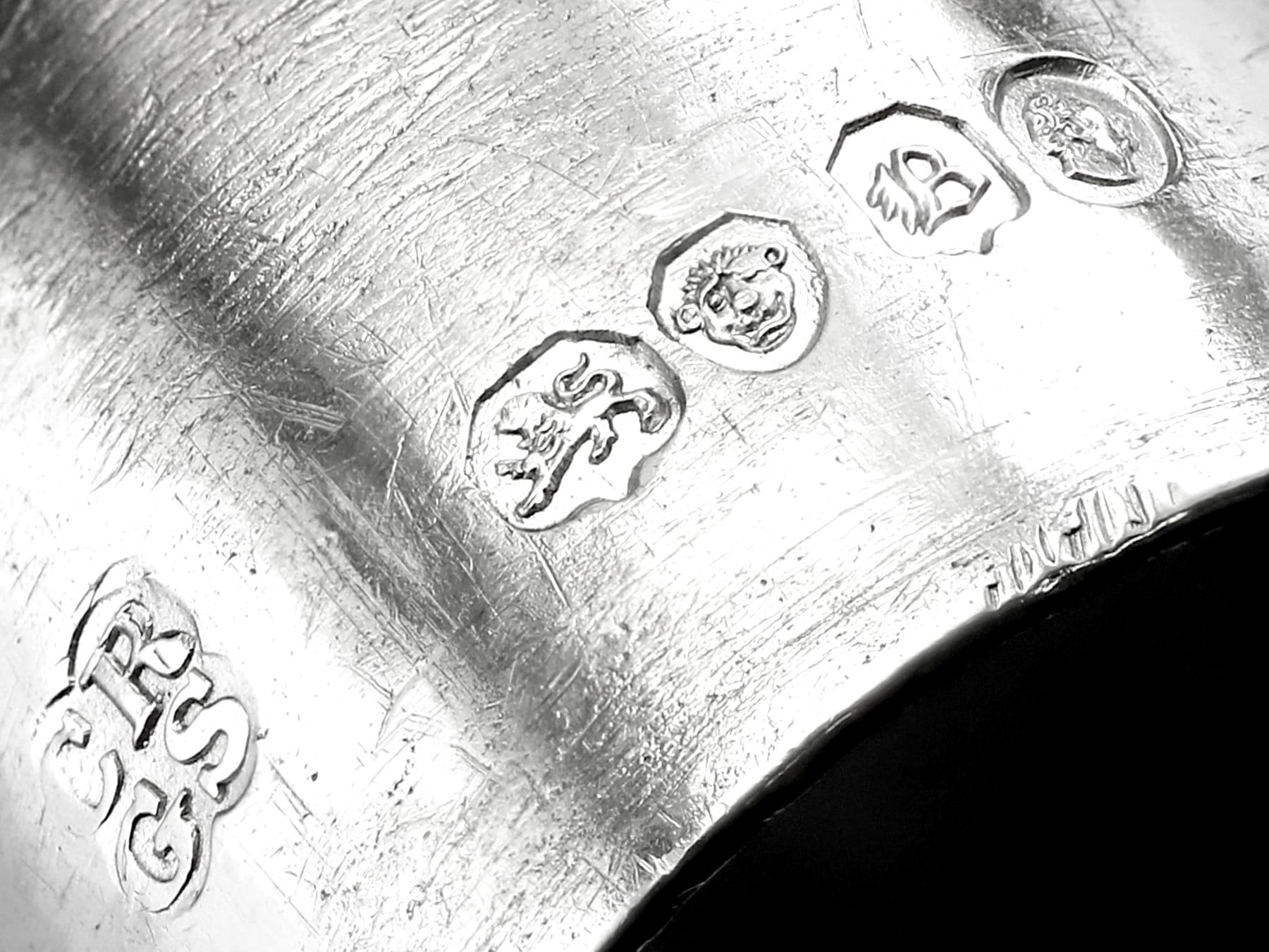 Antiker viktorianischer vierflammiger Kandelaber-Tafelaufsatz aus Sterlingsilber  im Angebot 13