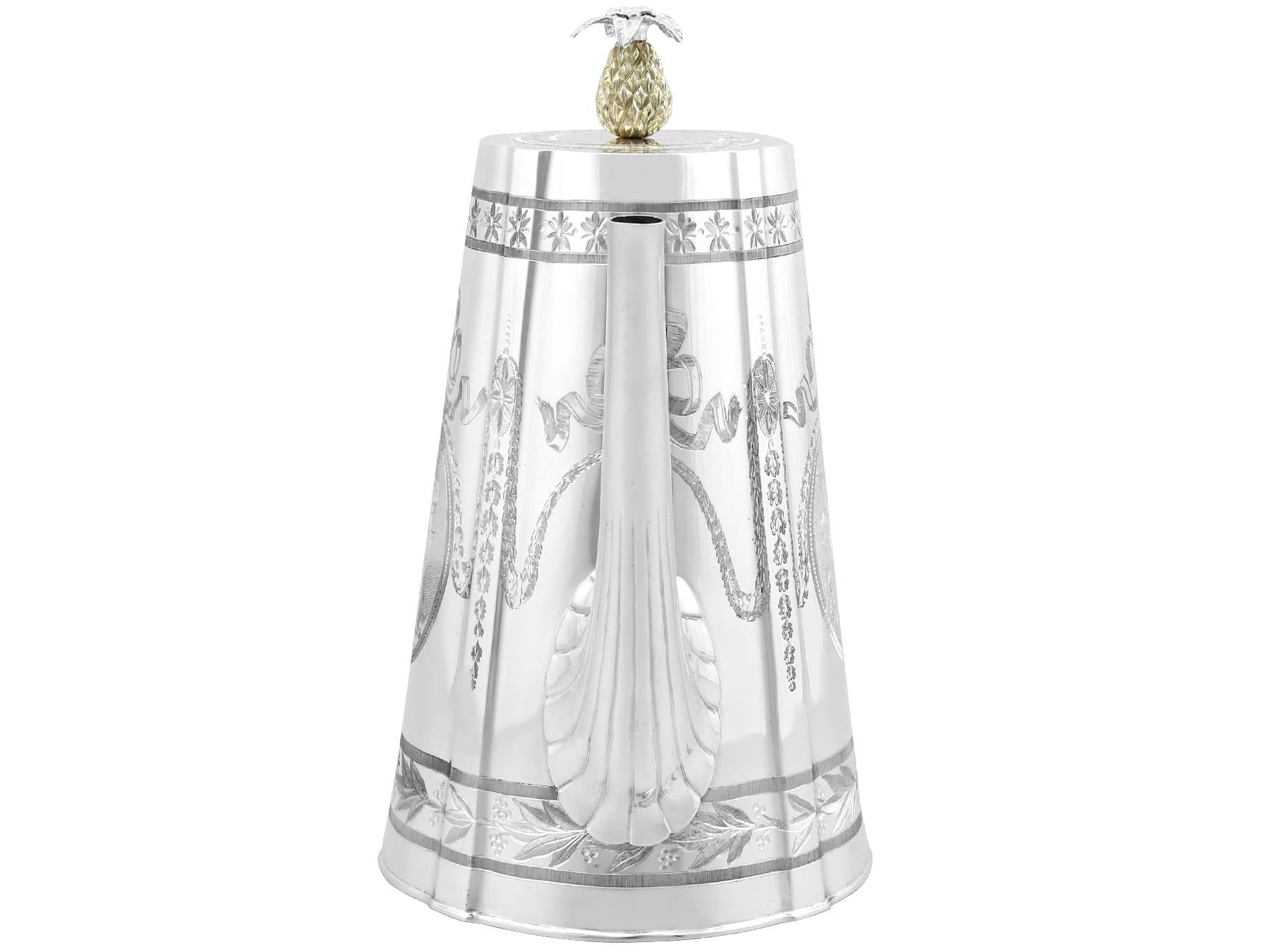 Antiguo servicio de té y café victoriano de plata de ley de cuatro piezas Mediados del siglo XIX en venta