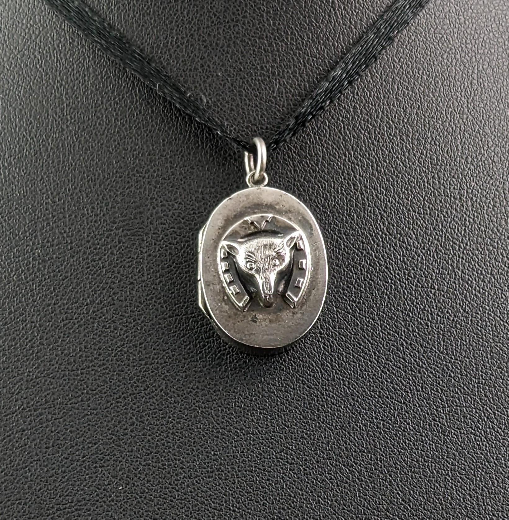 Antique Victorian sterling silver fox and horseshoe locket  For Sale 5