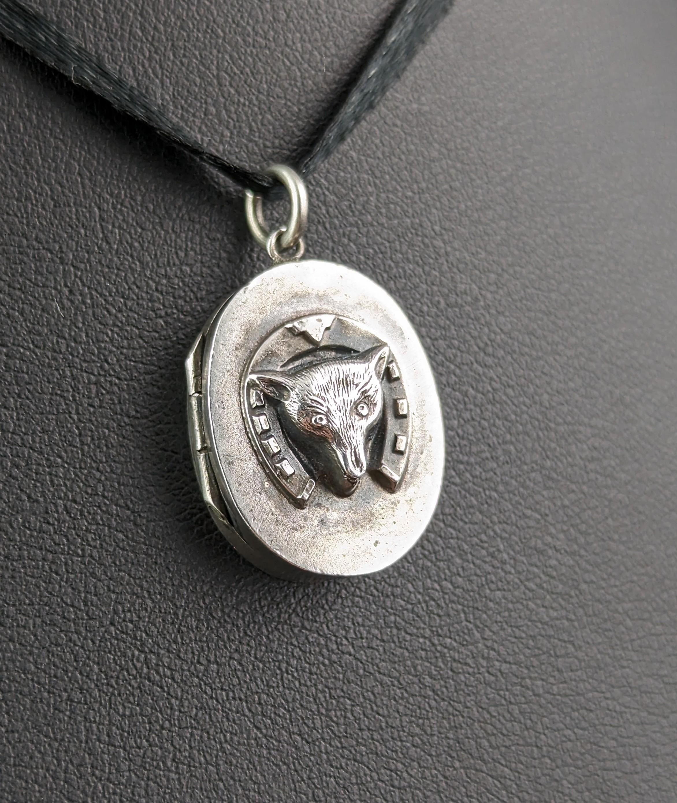 A fantastic antique Victorian era sterling silver fox and horseshoe locket.

I love finding original antique fox pieces and I know you do too! They are always so very popular and this little chap is just adorable.

It is a very small sized locket
