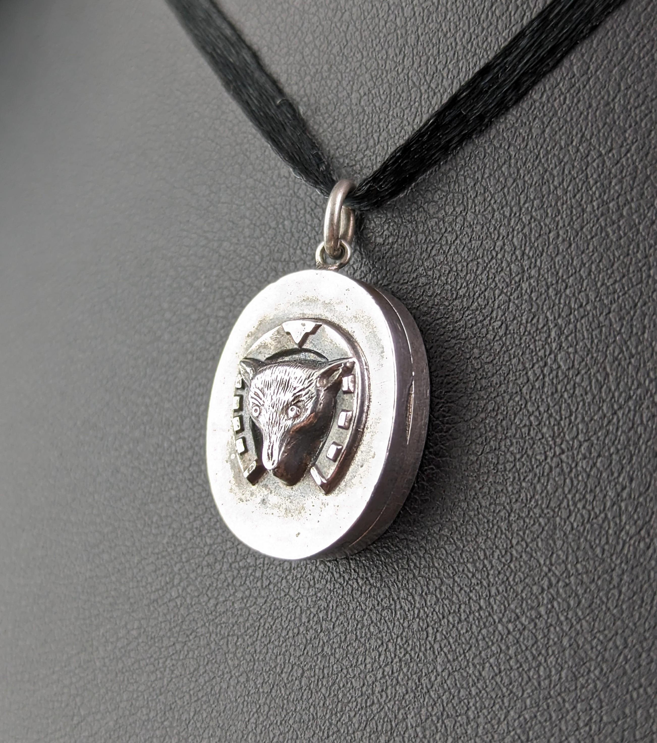 Antique Victorian sterling silver fox and horseshoe locket  For Sale 3