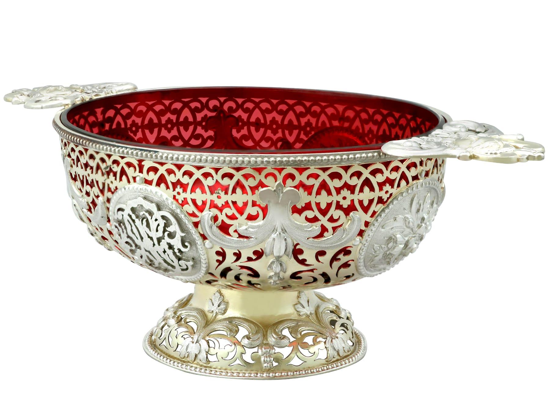 Antique Victorian Sterling Silver Gilt and Cranberry Glass Dish  In Excellent Condition For Sale In Jesmond, Newcastle Upon Tyne