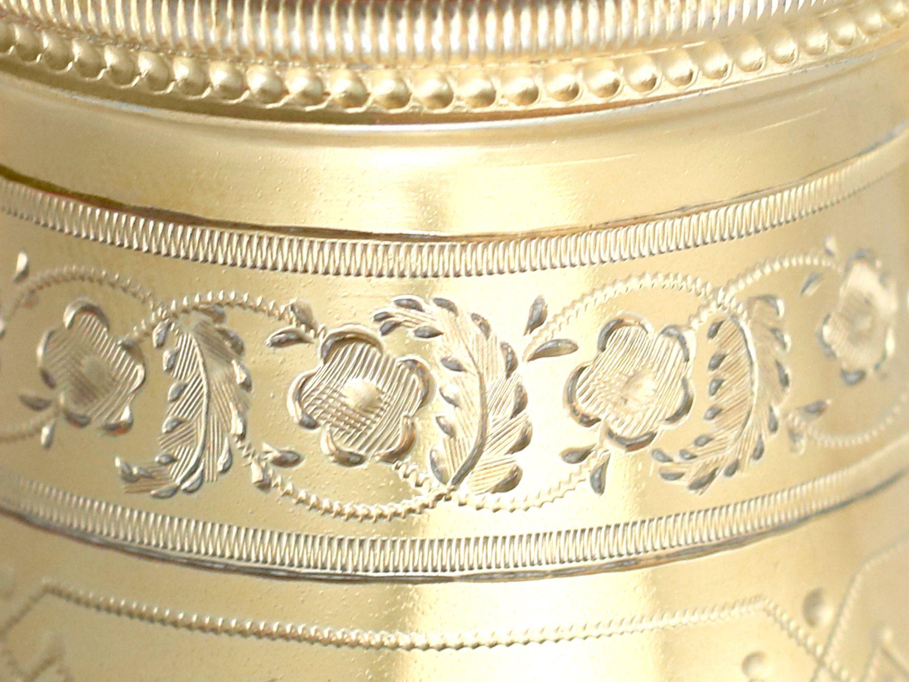 Antikes viktorianisches dreiteiliges Bachelor-Teeservice aus vergoldetem Sterlingsilber im Angebot 7