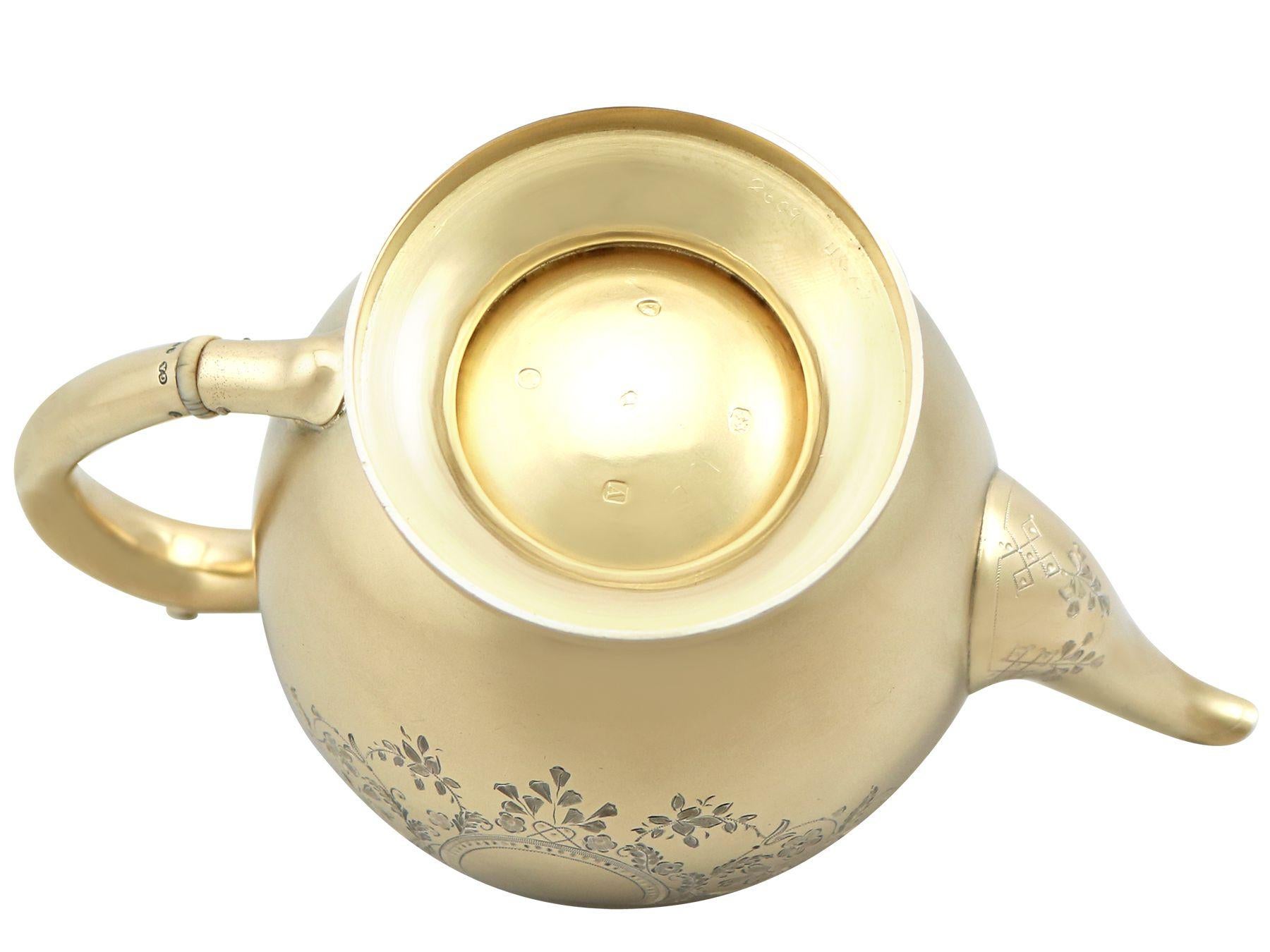 Antikes viktorianisches dreiteiliges Bachelor-Teeservice aus vergoldetem Sterlingsilber im Angebot 13