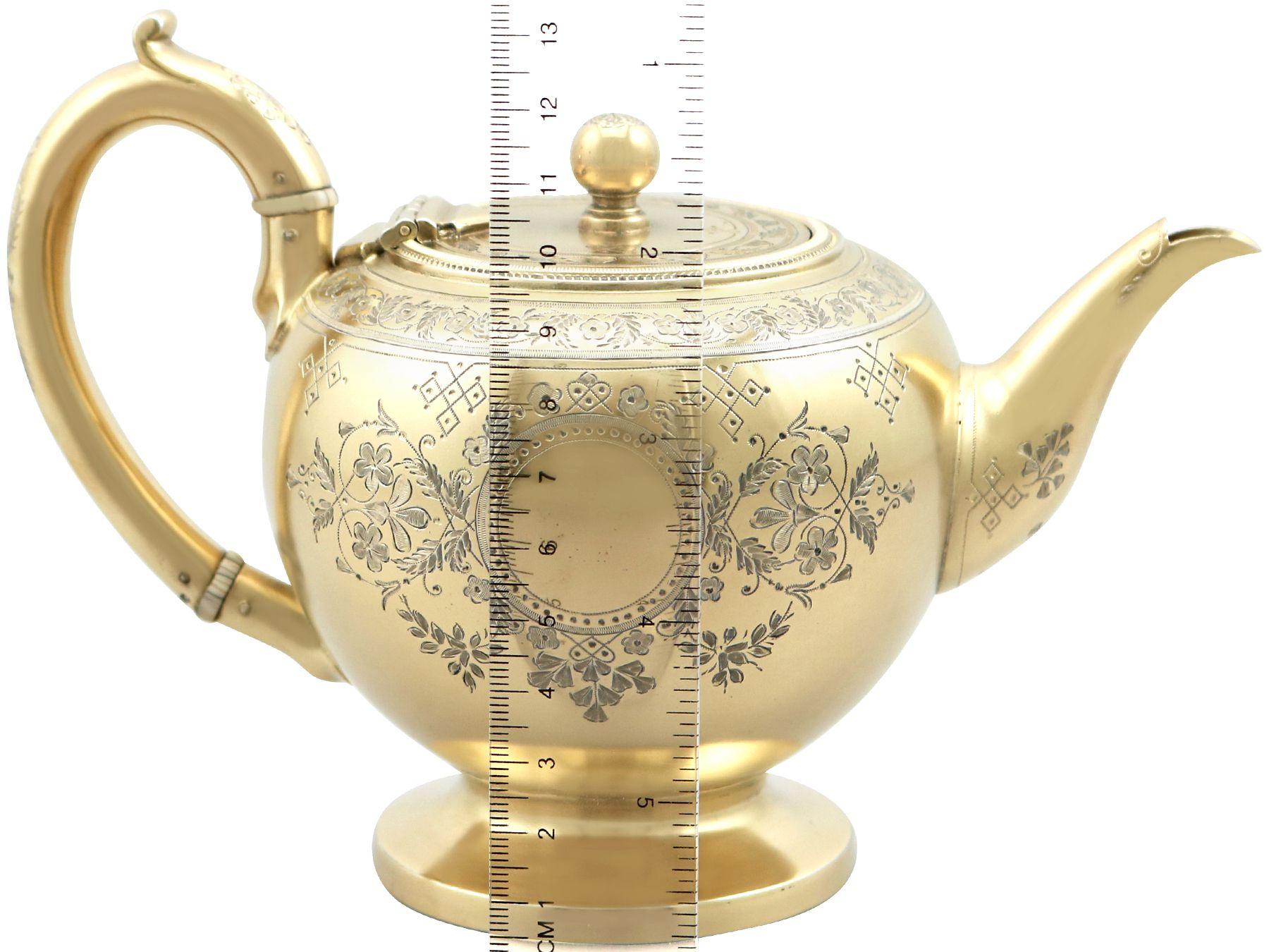 Doré Service à thé victorien ancien de trois pièces en argent sterling doré en vente