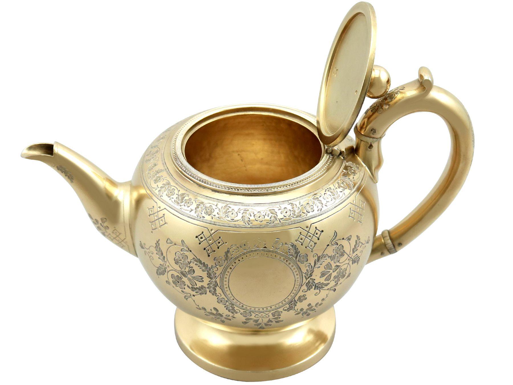 Service à thé victorien ancien de trois pièces en argent sterling doré en vente 1