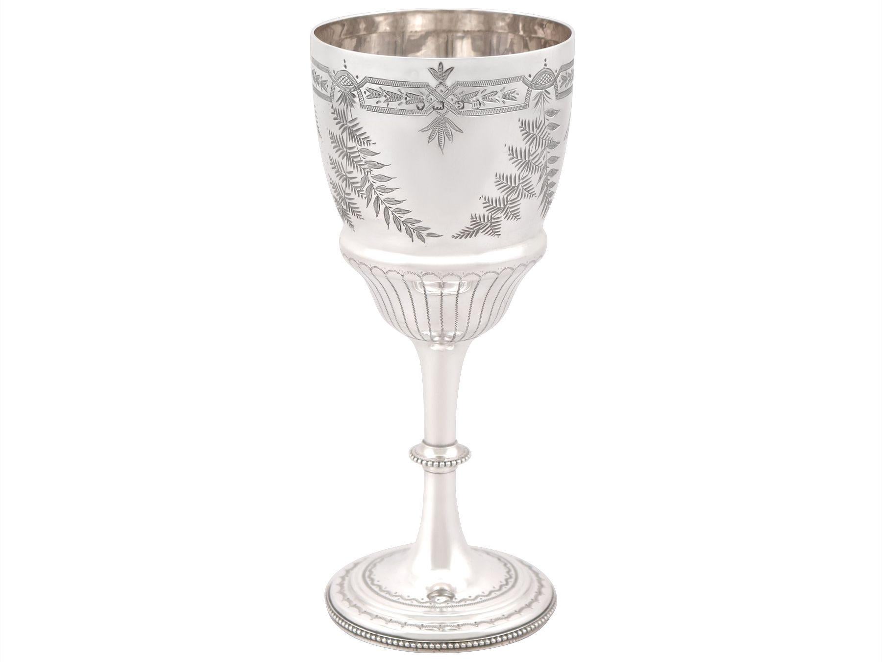 An exceptional, fine and impressive antique Victorian English sterling silver goblet - boxed; an addition to our collection of wine and drinks related silverware

This exceptional antique Victorian boxed sterling silver goblet has a circular bell