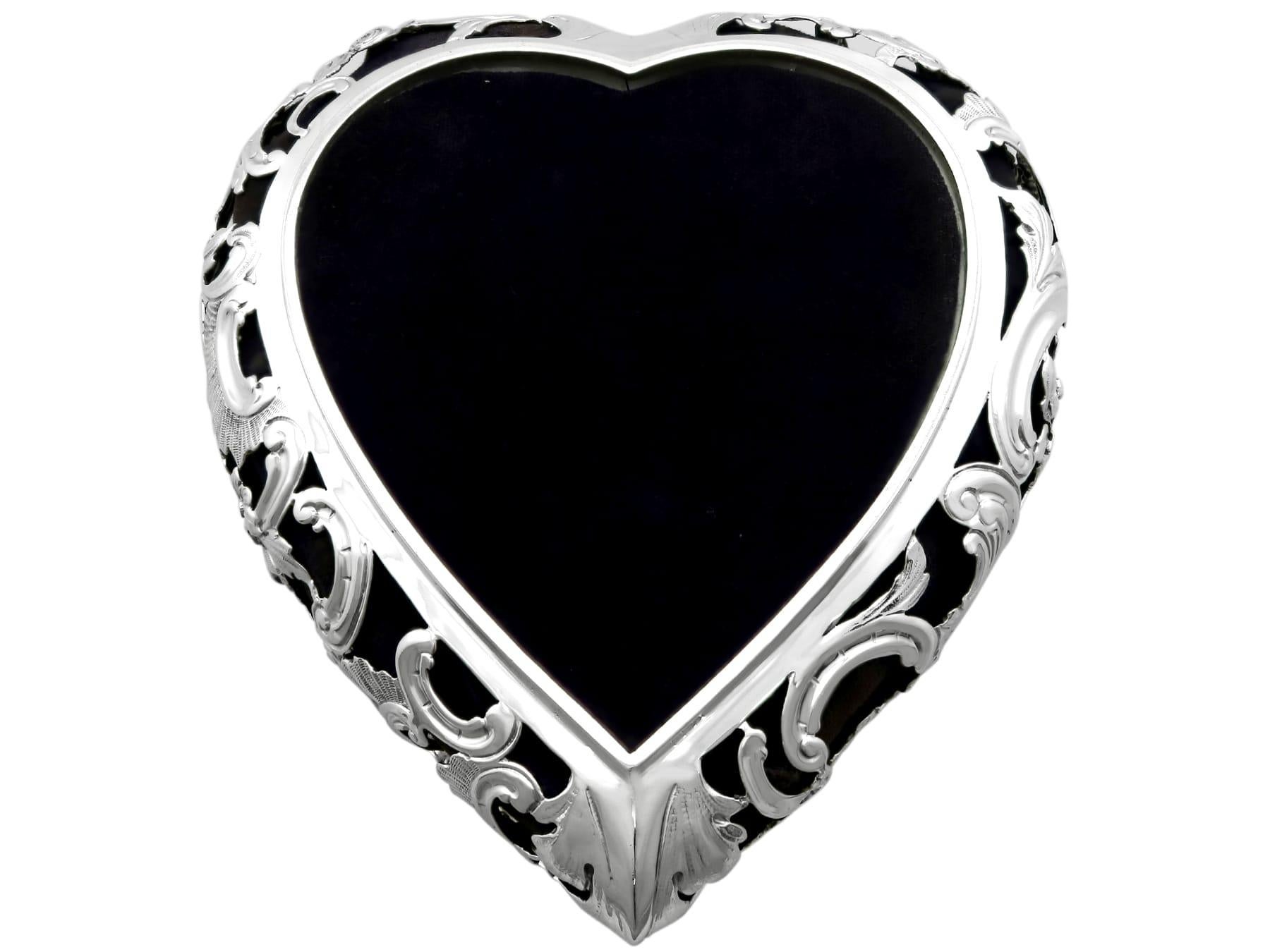 Antique Victorian Sterling Silver Heart Jewellery Box (1889) For Sale 1