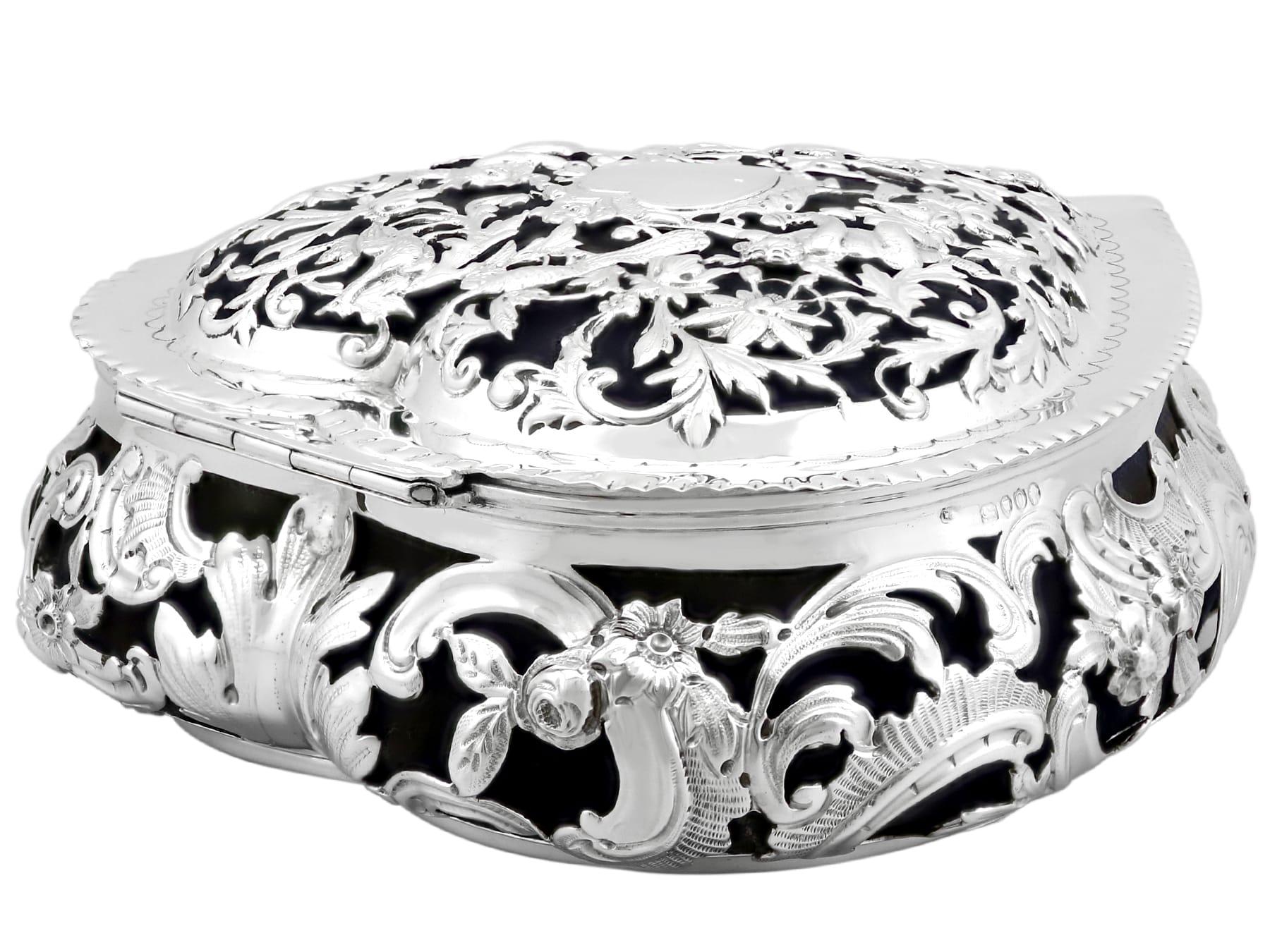 Antique Victorian Sterling Silver Heart Jewellery Box (1889) For Sale 4