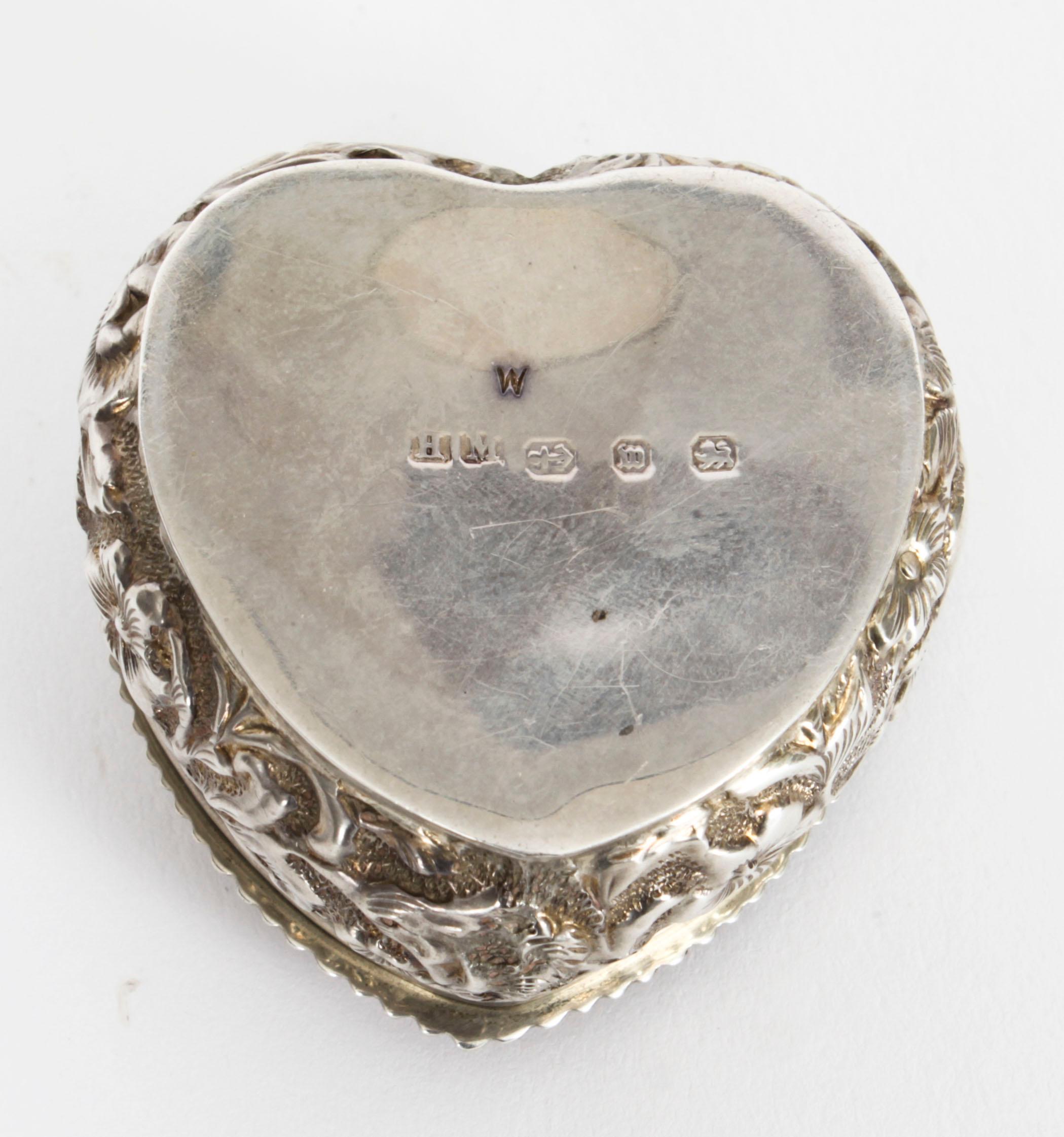 Antique Victorian Sterling Silver Heart Pill Box Henry Matthew Birmingham, 1896 7