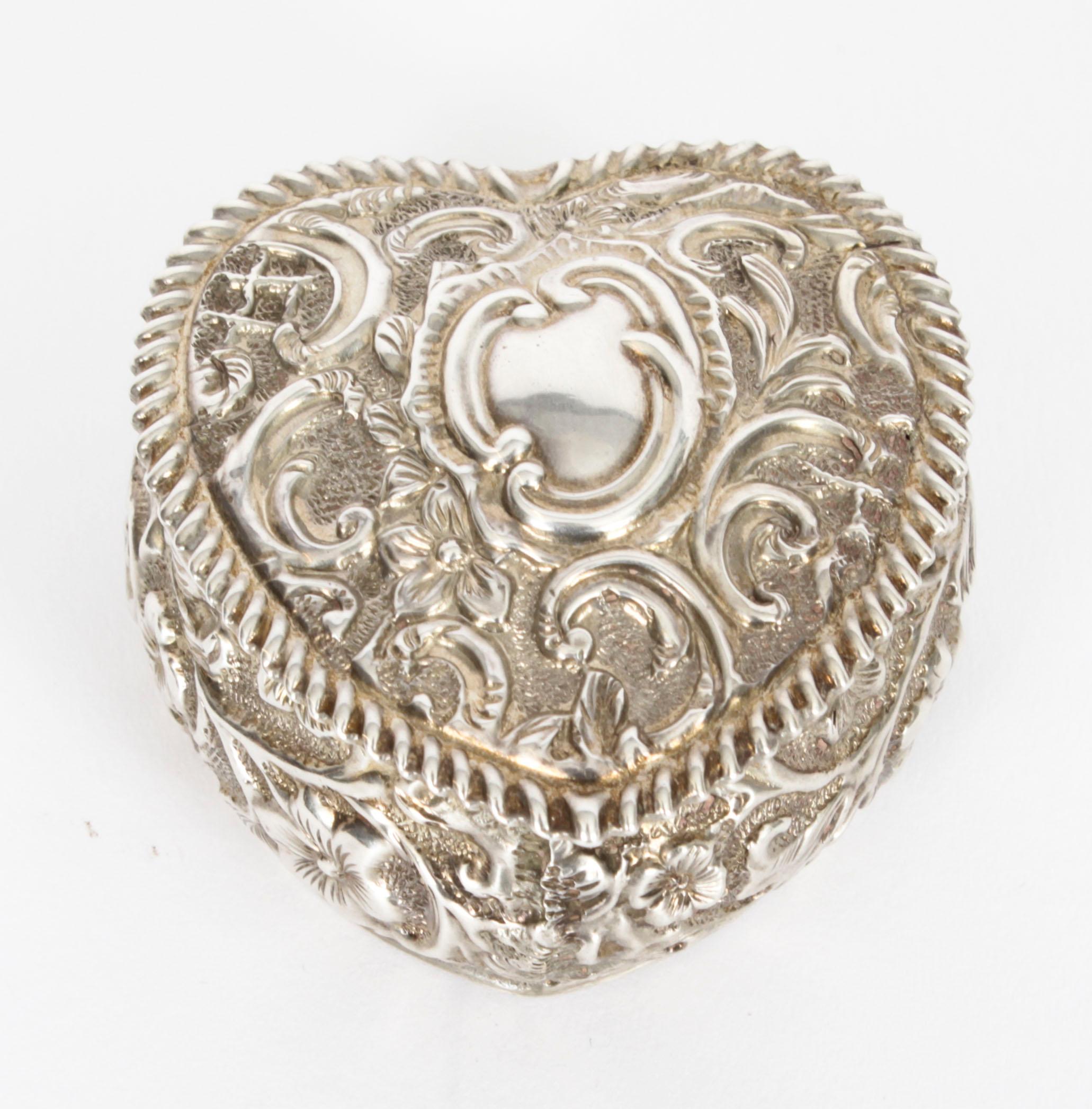 Antique Victorian Sterling Silver Heart Pill Box Henry Matthew Birmingham, 1896 11