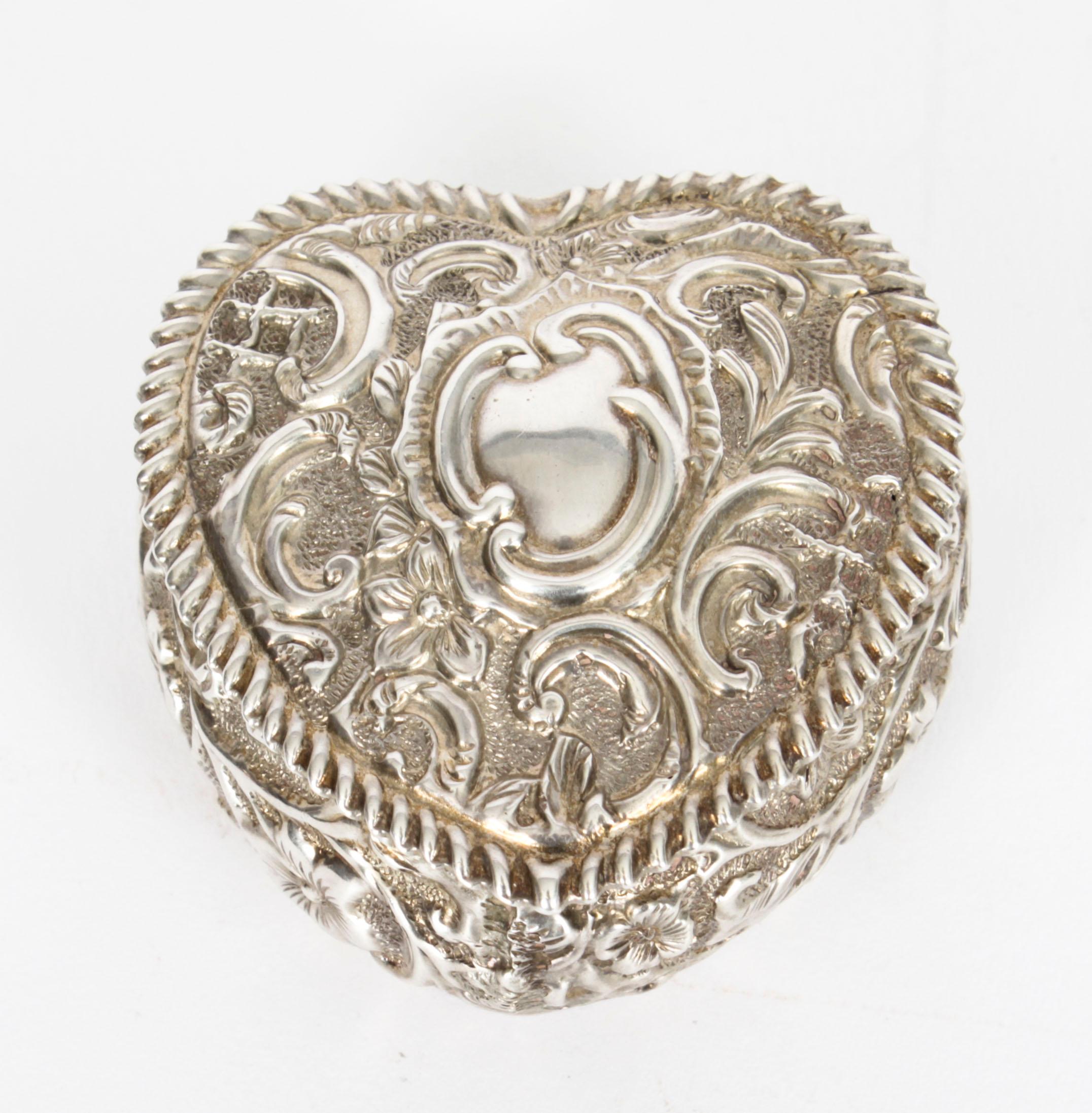 Antique Victorian Sterling Silver Heart Pill Box Henry Matthew Birmingham, 1896 1