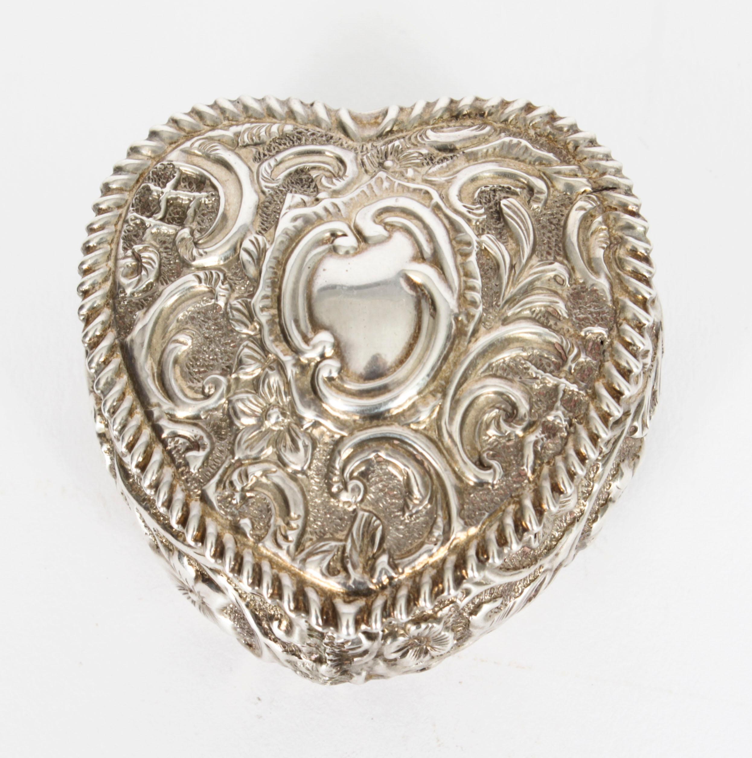 Antique Victorian Sterling Silver Heart Pill Box Henry Matthew Birmingham, 1896 2