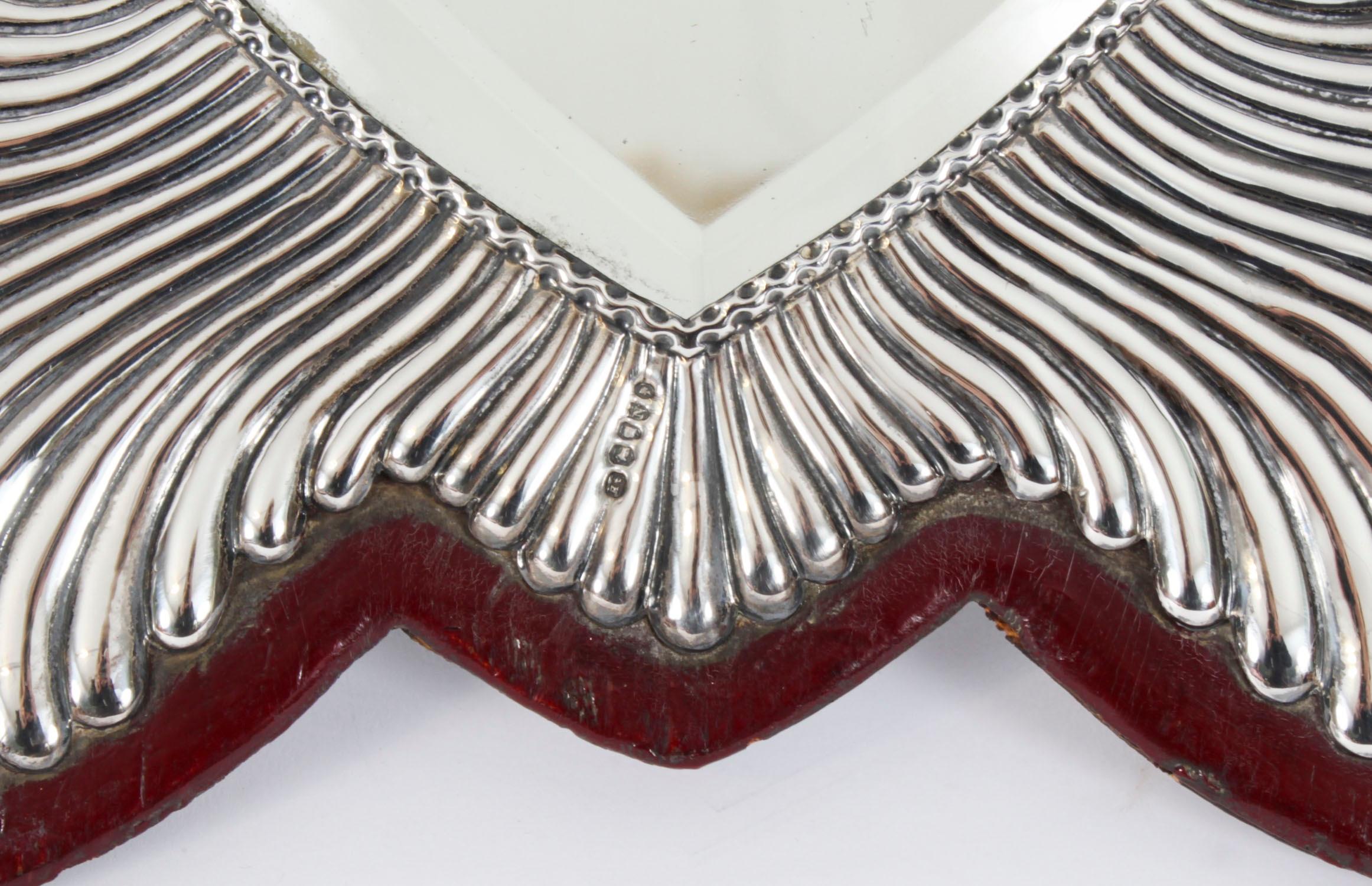 Fin du XIXe siècle Miroir de coiffeuse victorien ancien en argent sterling en forme de cœur 19ème siècle en vente