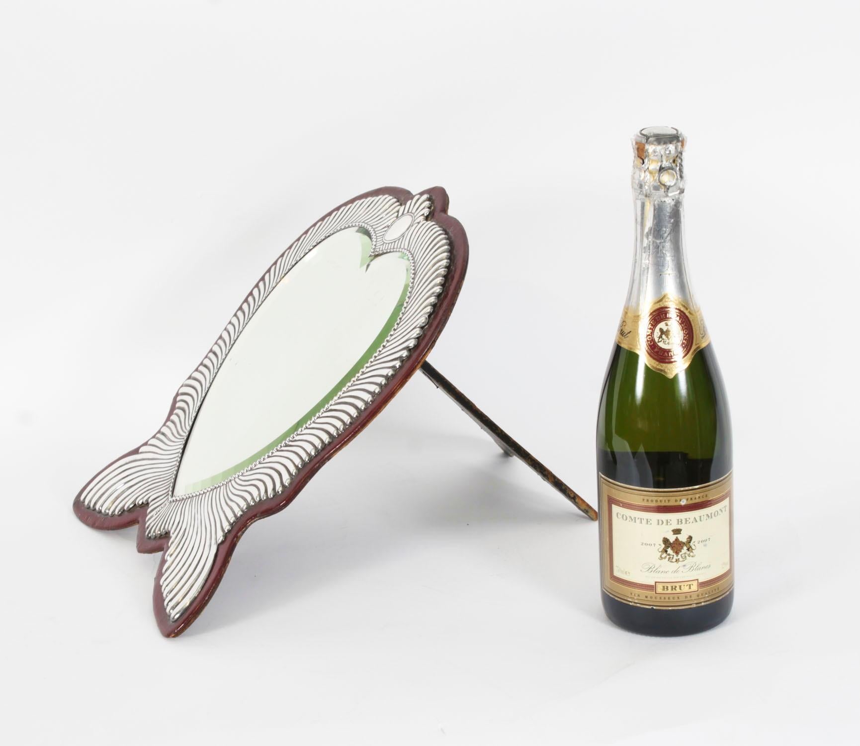 Miroir de coiffeuse victorien ancien en argent sterling en forme de cœur 19ème siècle en vente 2