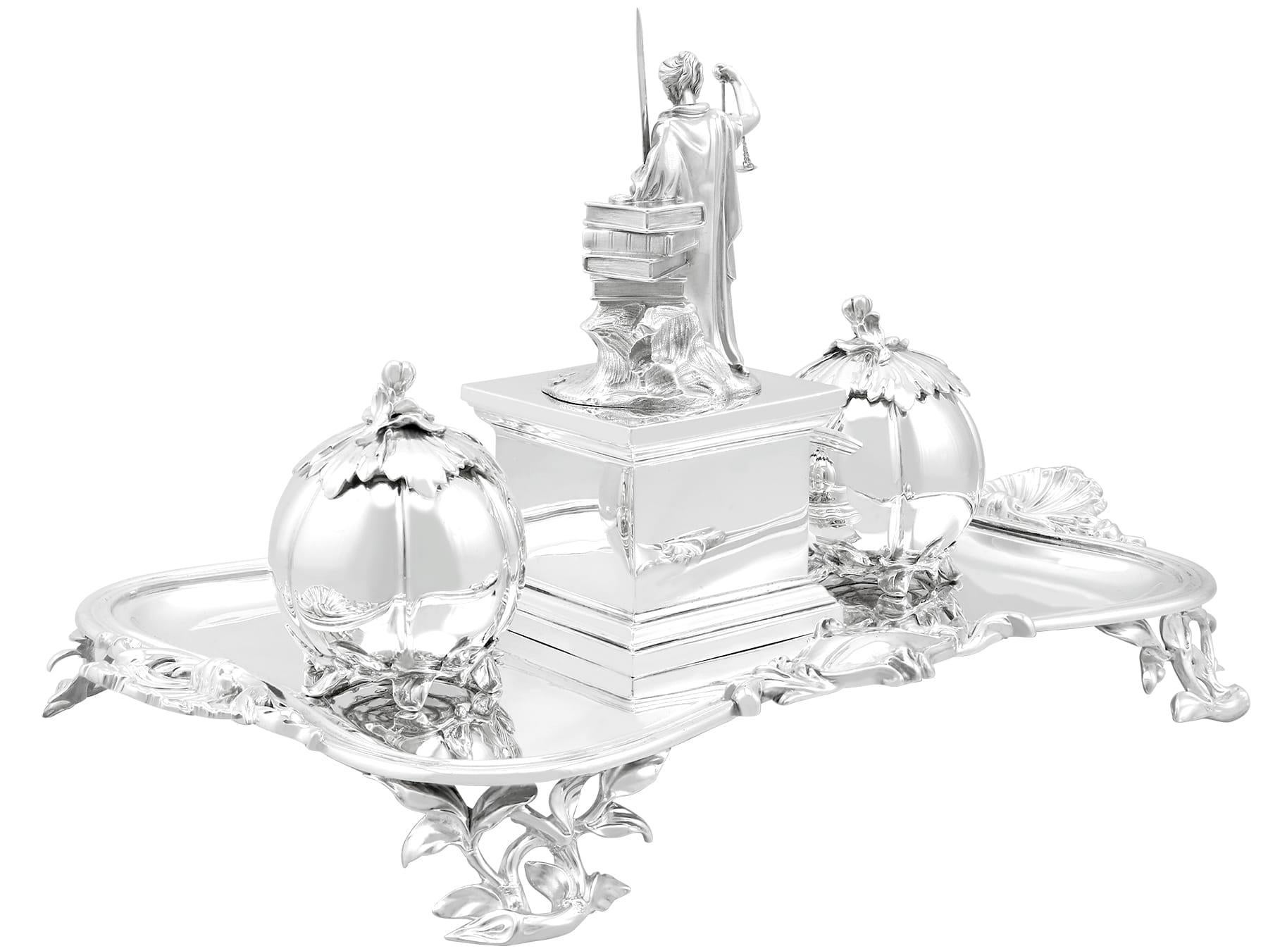 Antique Victorian Sterling Silver Inkstand / Desk Standish In Excellent Condition For Sale In Jesmond, Newcastle Upon Tyne
