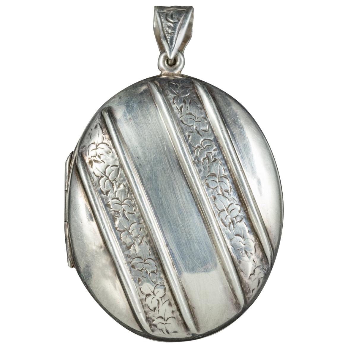 Antique Victorian Sterling Silver Ivy Locket, circa 1880 For Sale