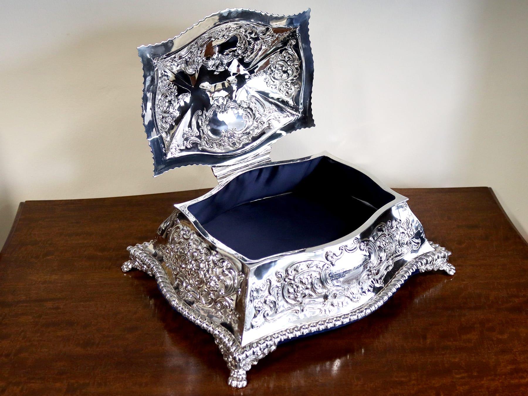 Victorien Ancien coffret à bijoux victorien en argent sterling (1893) en vente