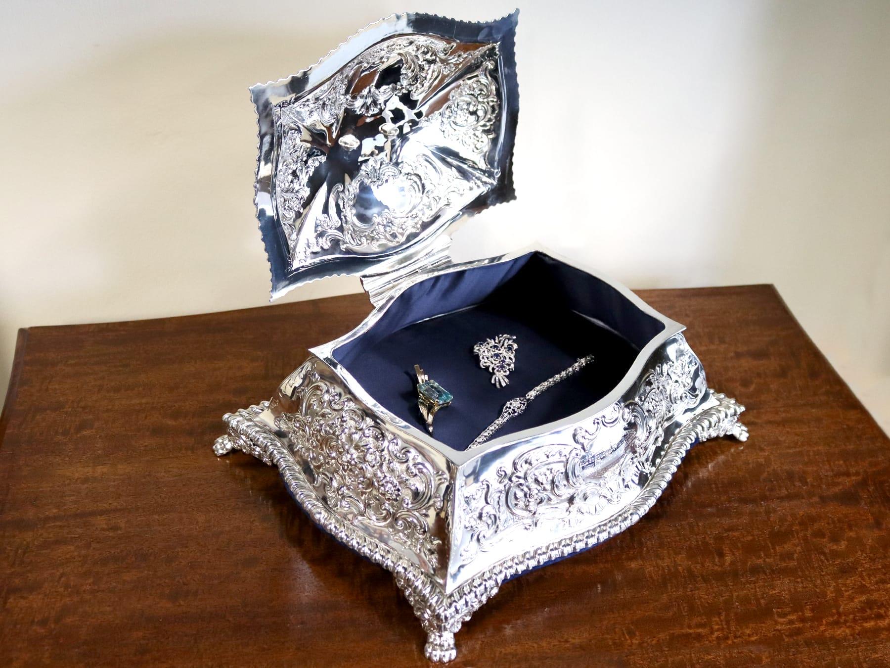 Anglais Ancien coffret à bijoux victorien en argent sterling (1893) en vente