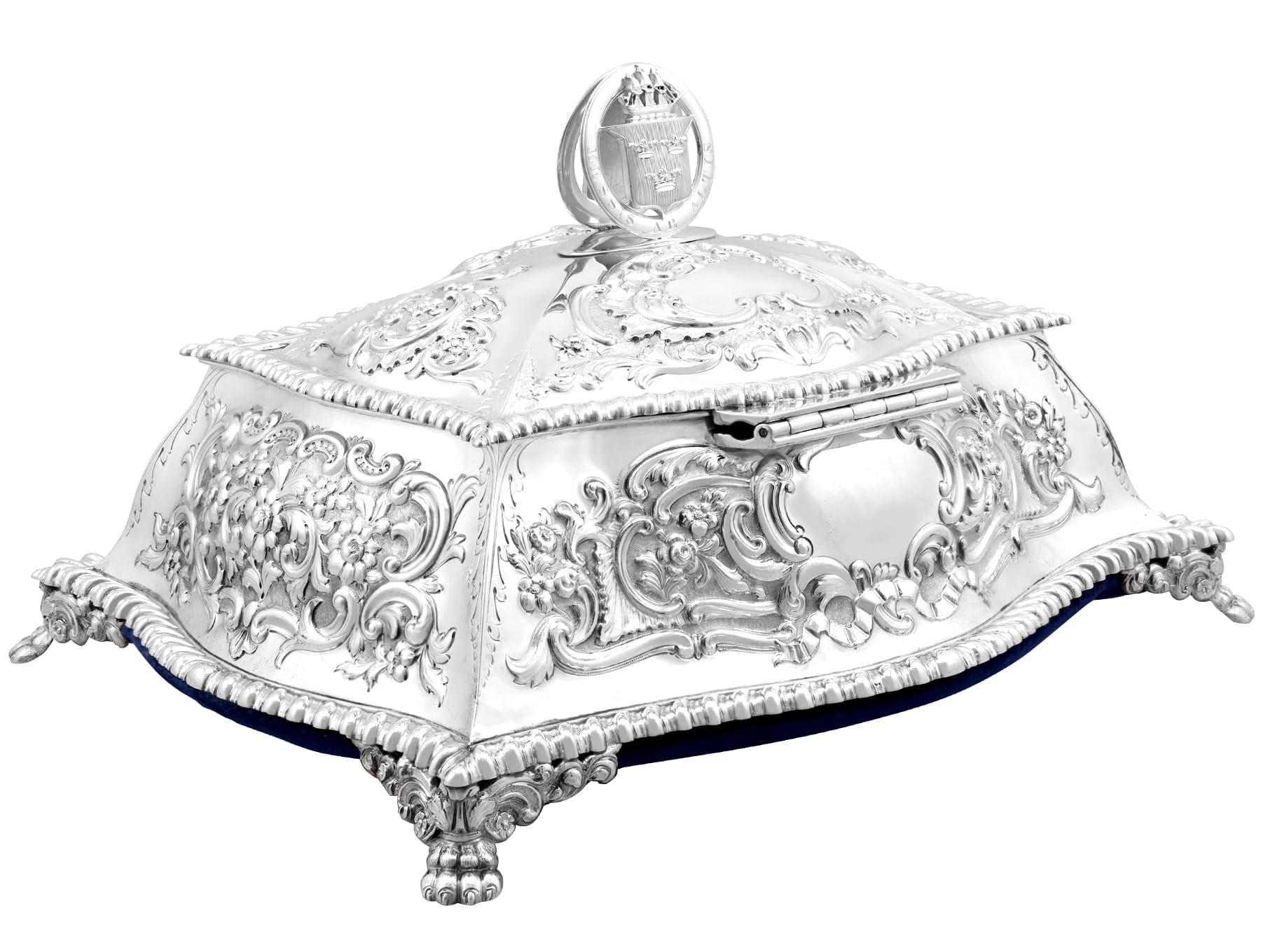 Fin du XIXe siècle Ancien coffret à bijoux victorien en argent sterling (1893) en vente