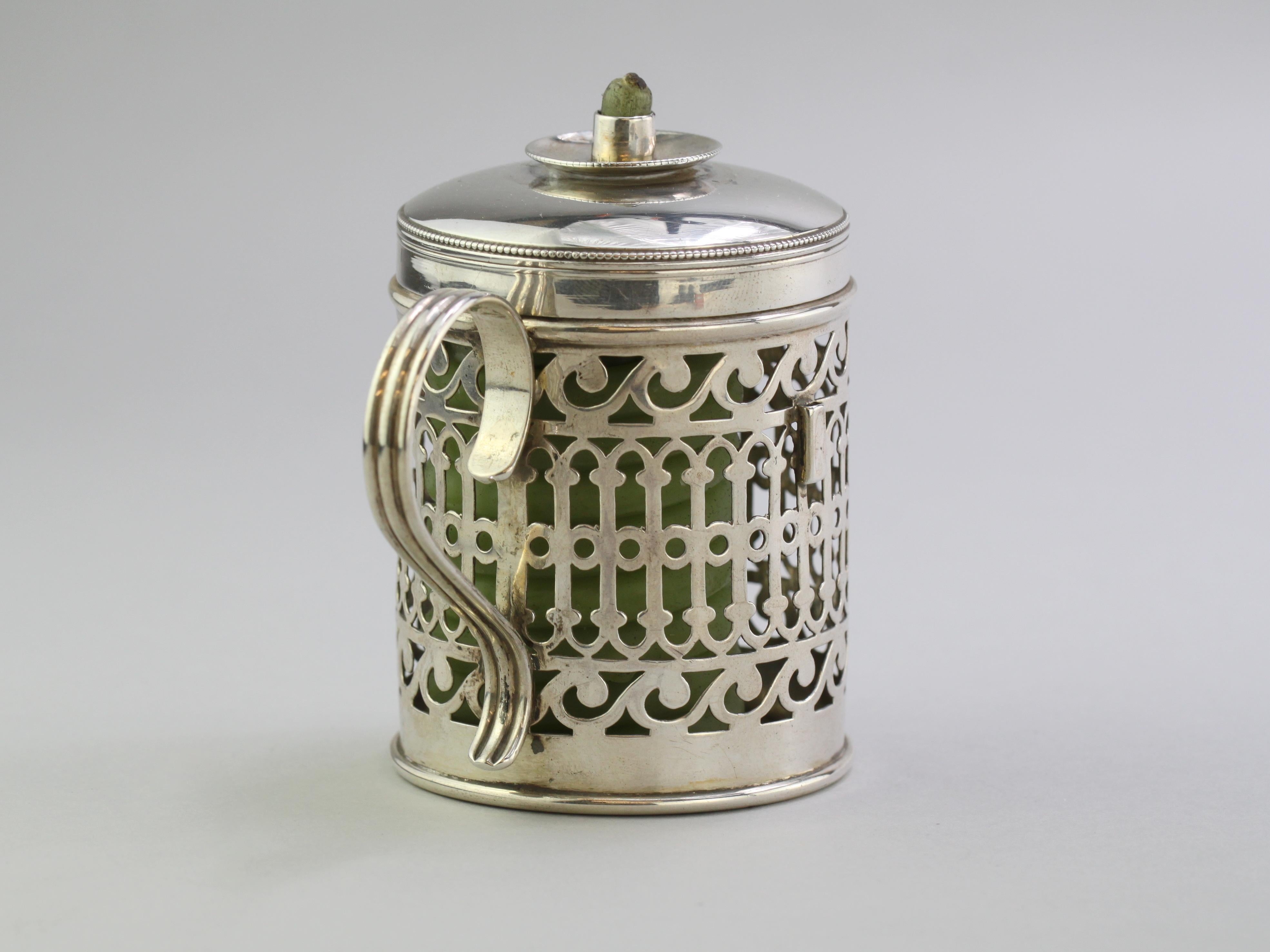 Antique Victorian sterling silver lighter / candleholder
Maker: James Dixon & Sons Ltd
Made in Sheffield, 1897
Fully hallmarked.

Dimensions:
Length 9.3 cm
Width 6.3 cm
Height 9.2 cm
Weight 166 grams

Condition: The item has minor wear