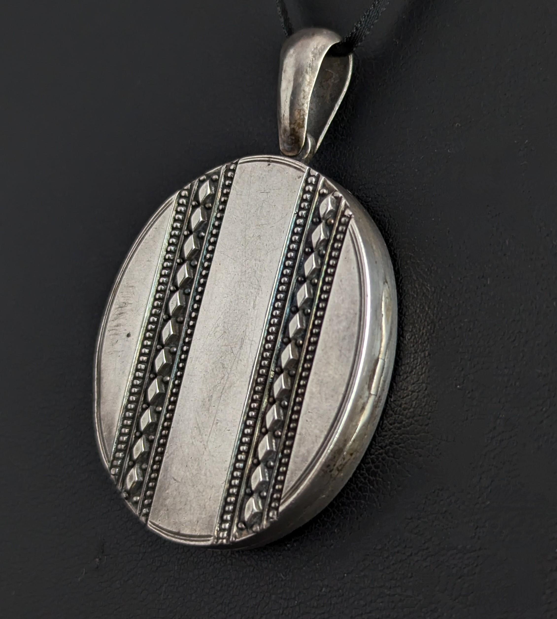 Antique Victorian sterling silver locket pendant For Sale 8