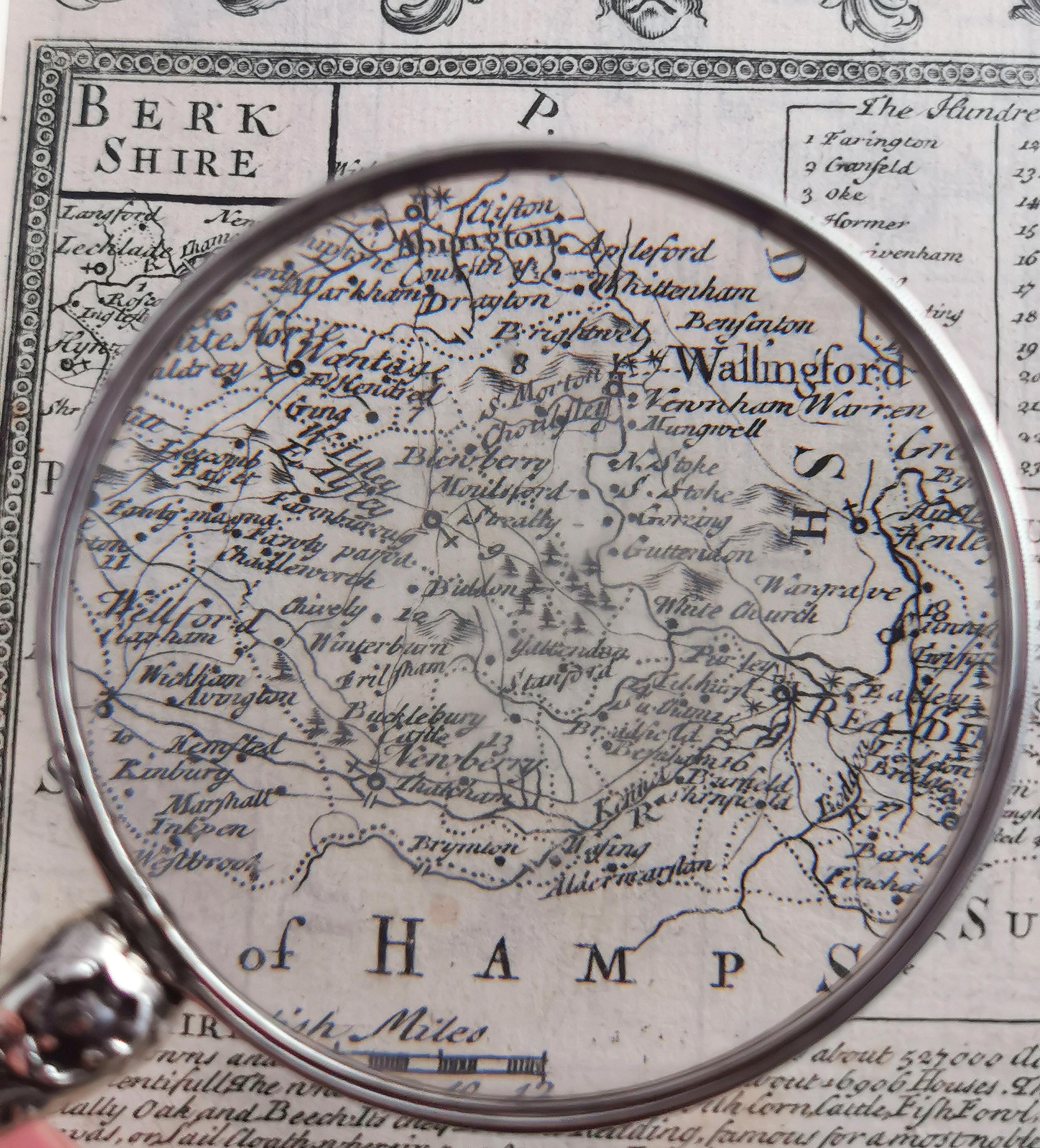 Antique Victorian Sterling Silver Magnifying Glass, Repousse In Fair Condition In NEWARK, GB