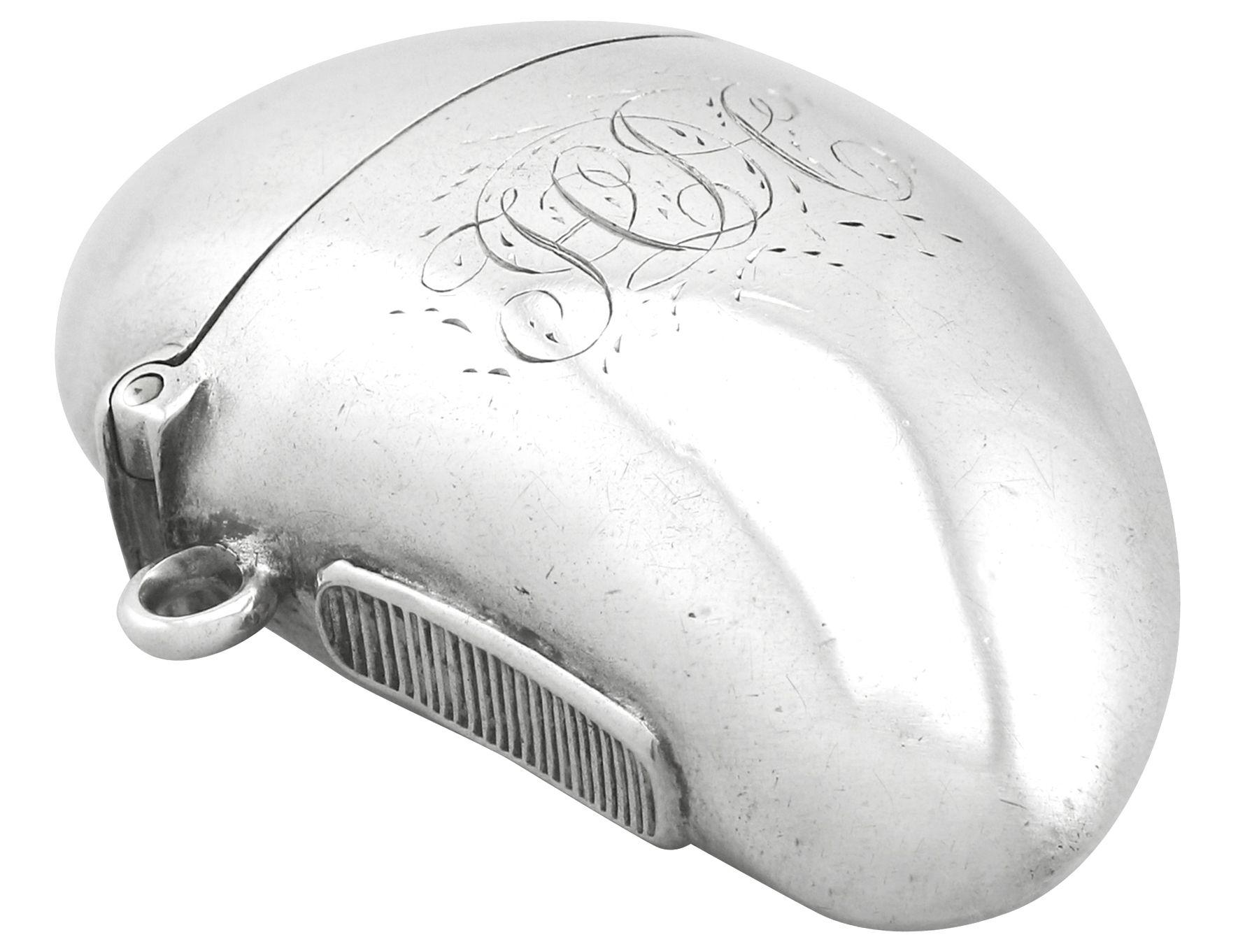 Mid-19th Century Antique Victorian Sterling Silver Mussel Vesta Case For Sale